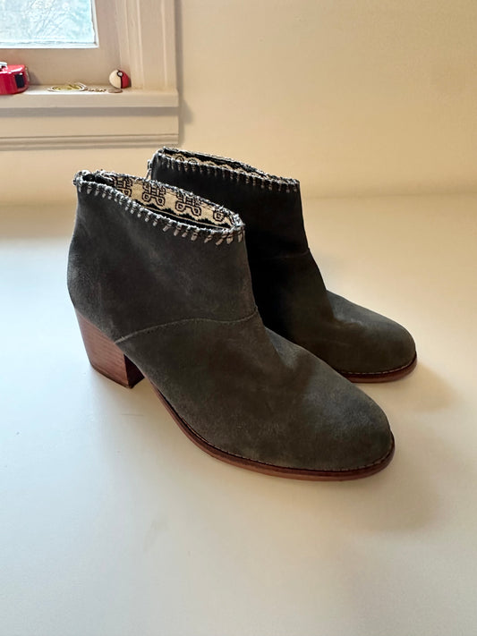 Toms Leila Dark Gray Suede Heeled Ankle Booties | Size 7