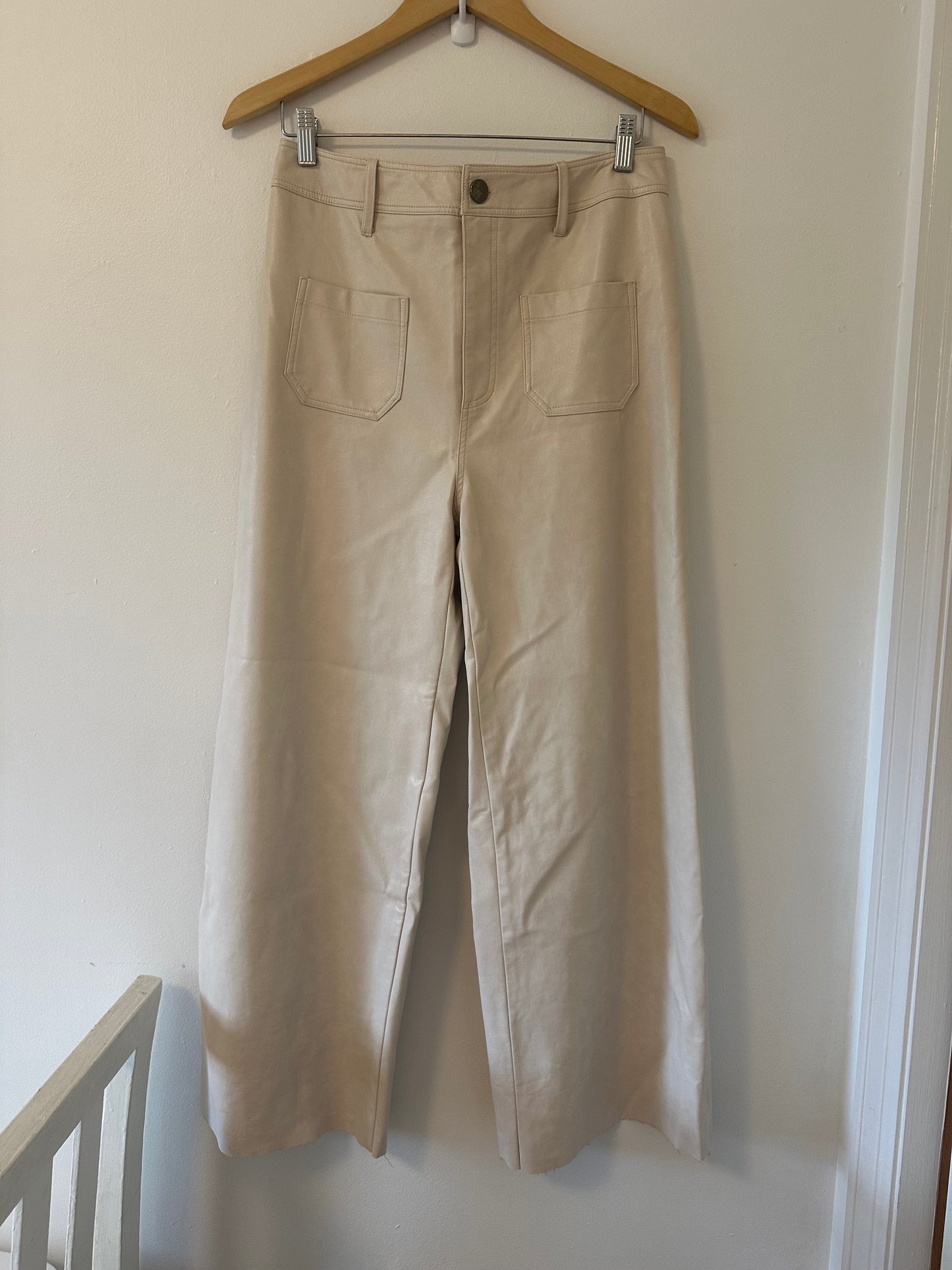 Entro Creamy Beige Faux Leather Wide-Leg Cropped Pants - Size Large