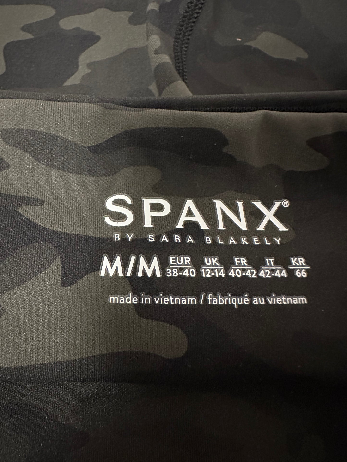 SPANX Women's Camouflage Cropped Leggings | Size Medium