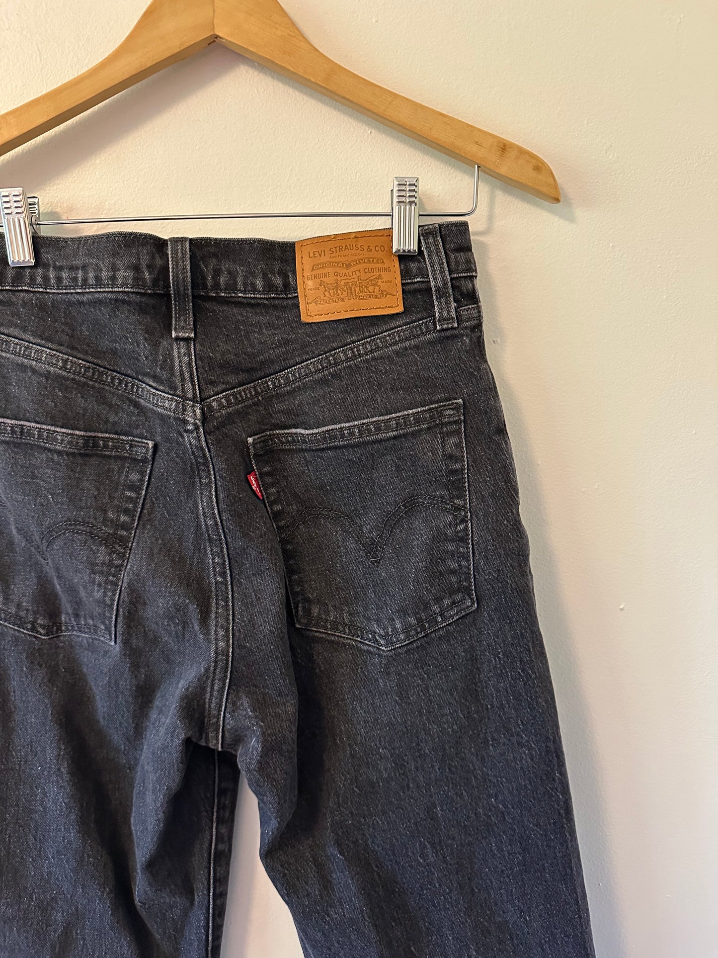 Levi's - Faded Black Ribcage High Waist Straight Leg Women's Jeans | Size 27