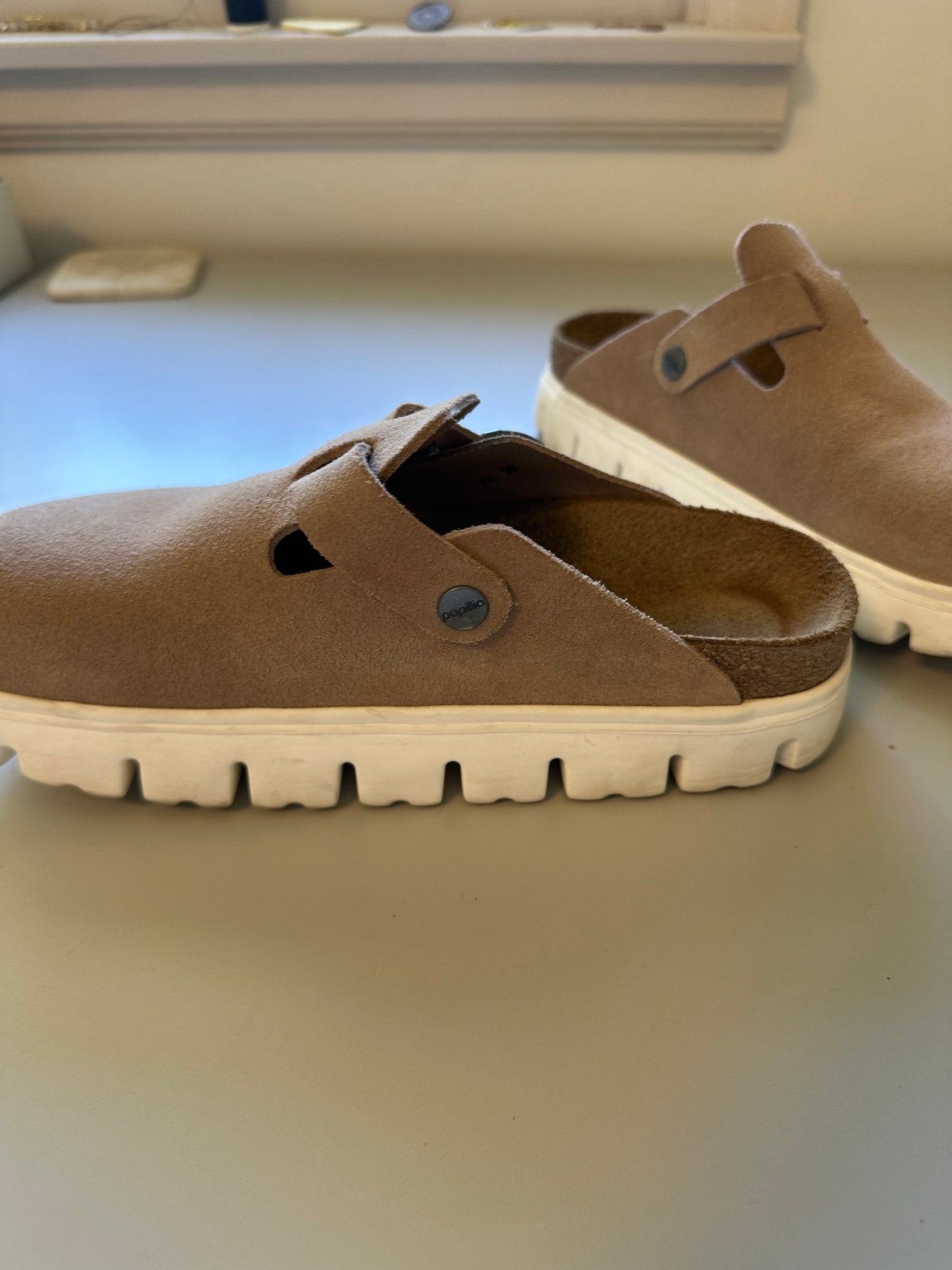 Birkenstock Papillio Boston Chunky Platform Pull On Clogs in Warm Tan Suede | Size 39