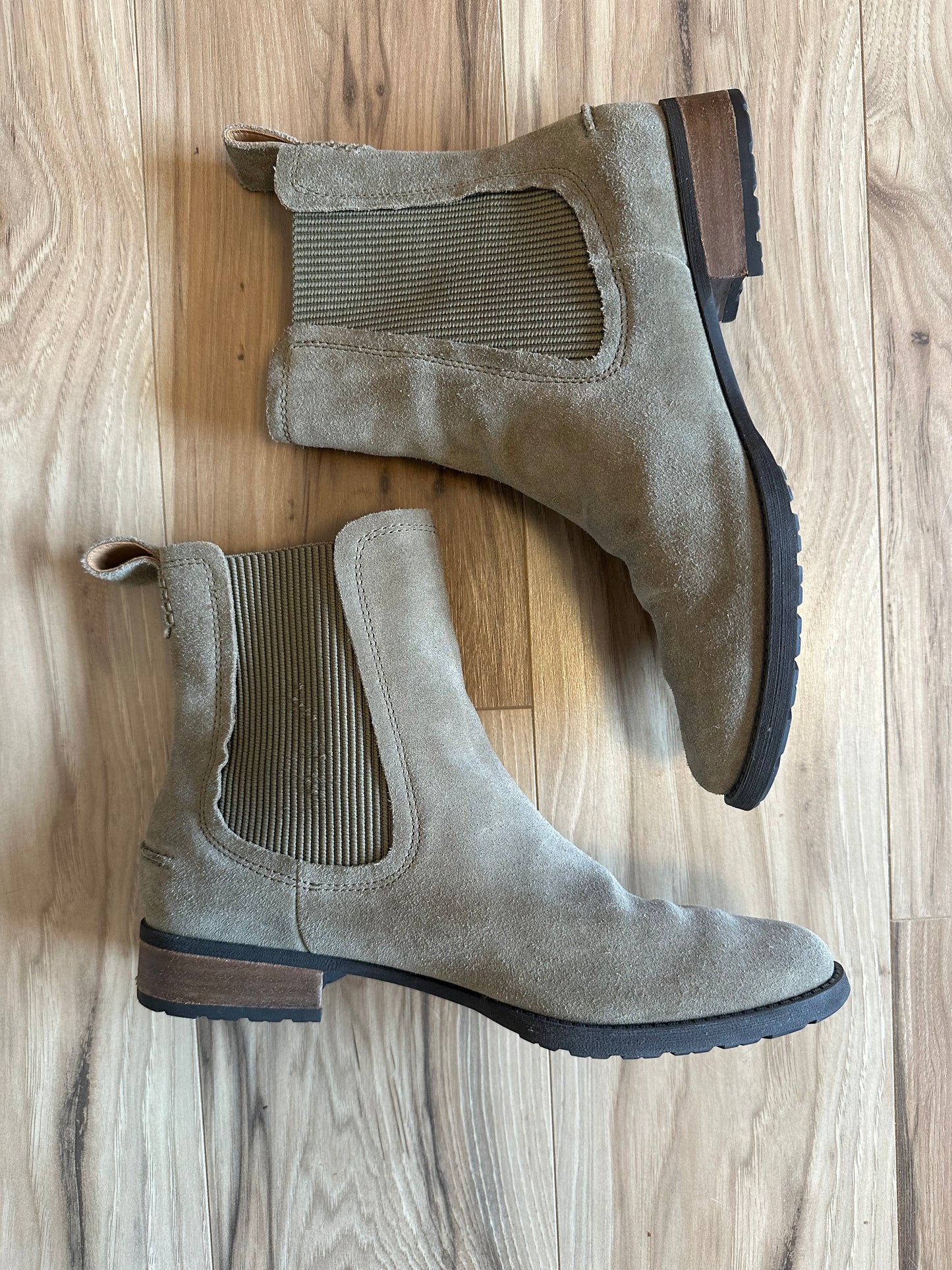 UGG Hillhurst Waterproof Suede Chelsea Boot Green Size 8.5