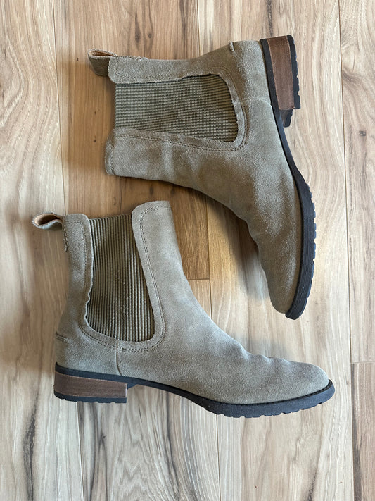 UGG Hillhurst Waterproof Suede Chelsea Boot Green Size 8.5