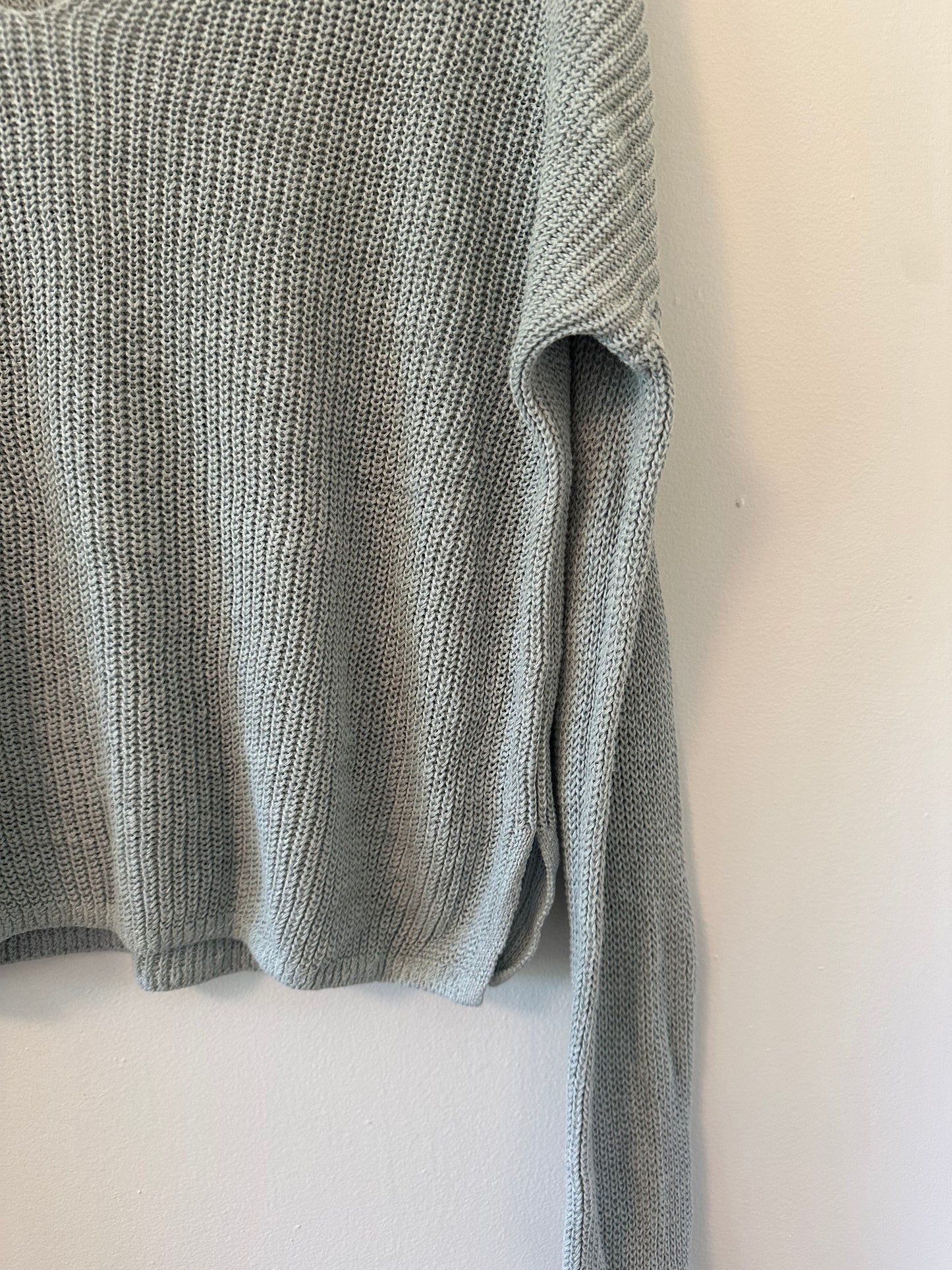 Faherty Miramar Linen V-Neck Sweater in Chalk Blue - Size Small