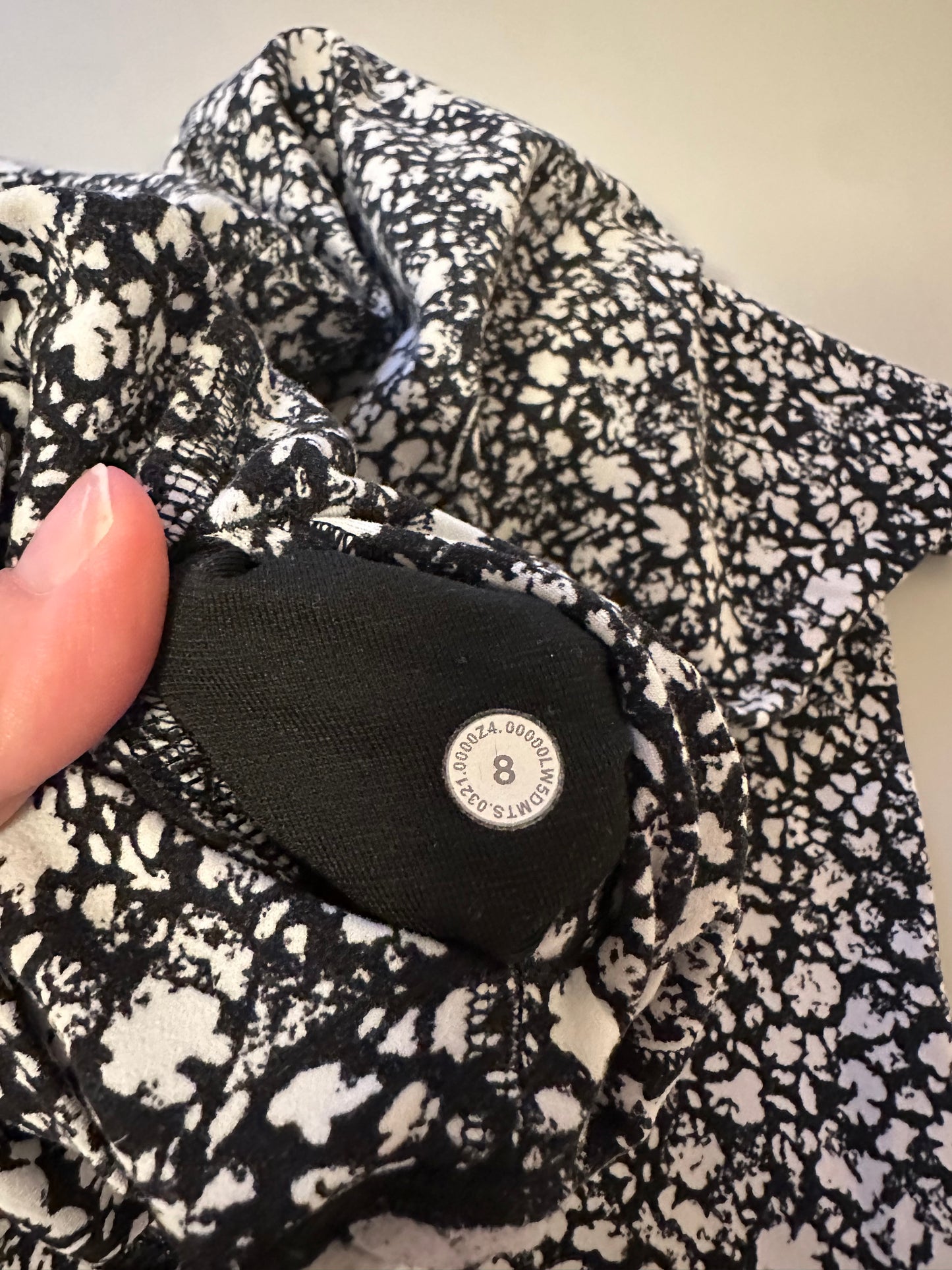 Lululemon Align High-Rise Crop 23" Venture In Floral Alpine White Black | Size 8