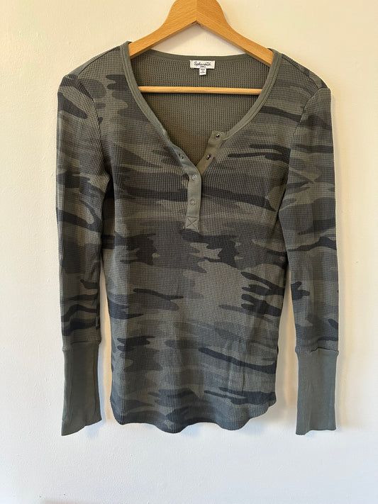Splendid Camouflage Long Sleeve Henley Thermal Top Size Small