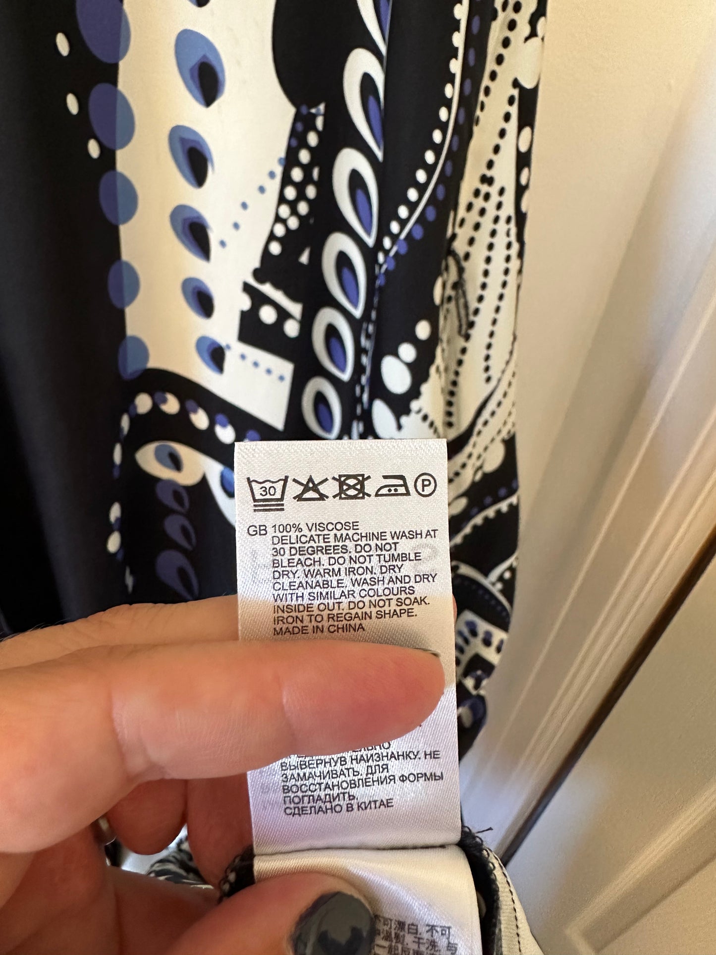 Reiss Freja Scarf Printed Midi Dress in Navy and White | Size 6