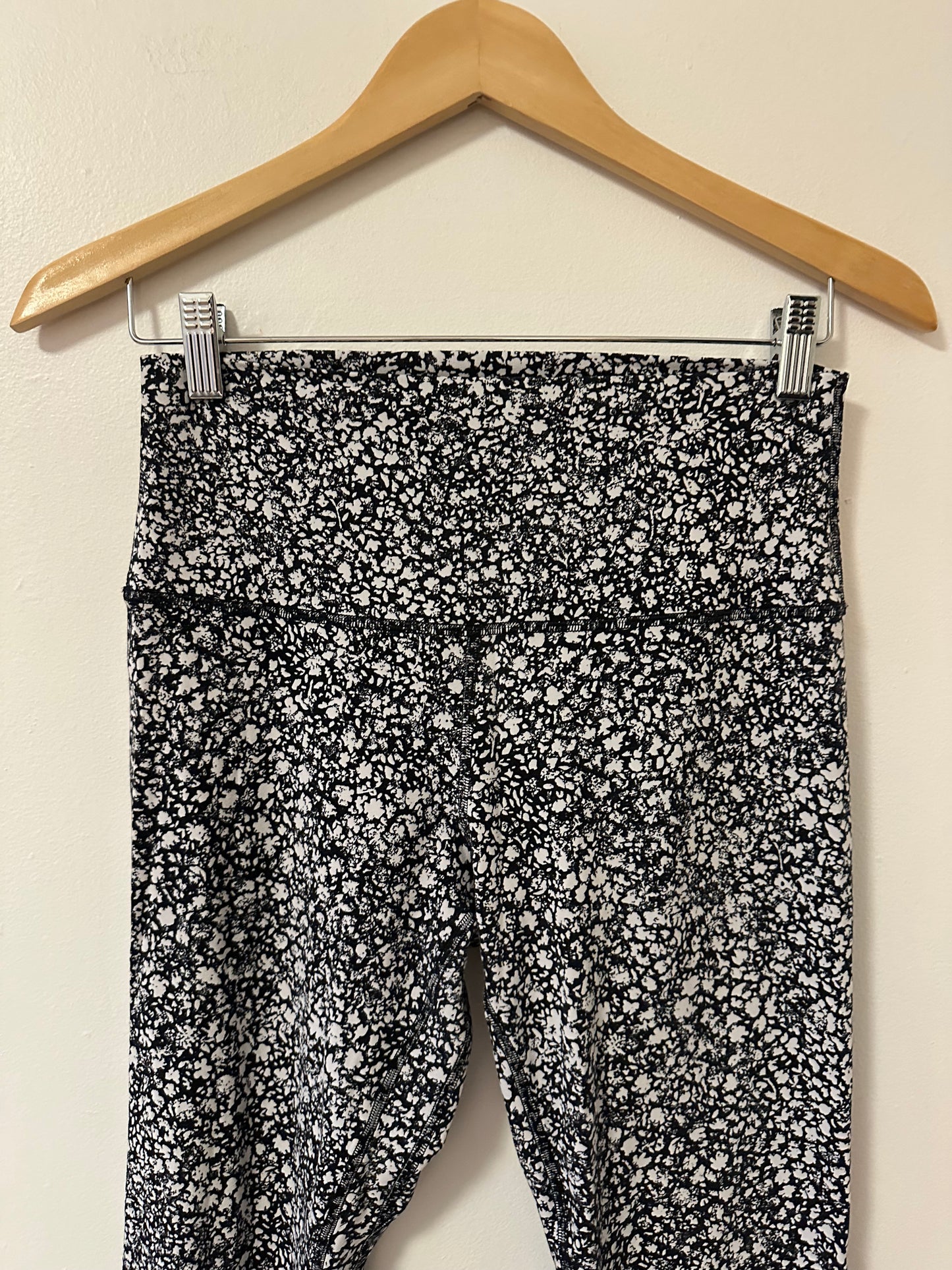 Lululemon Align High-Rise Crop 23" Venture In Floral Alpine White Black | Size 8