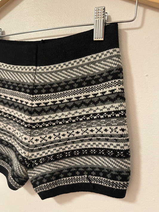 Uniqlo Black and Gray Knit Patterned Women’s Shorts