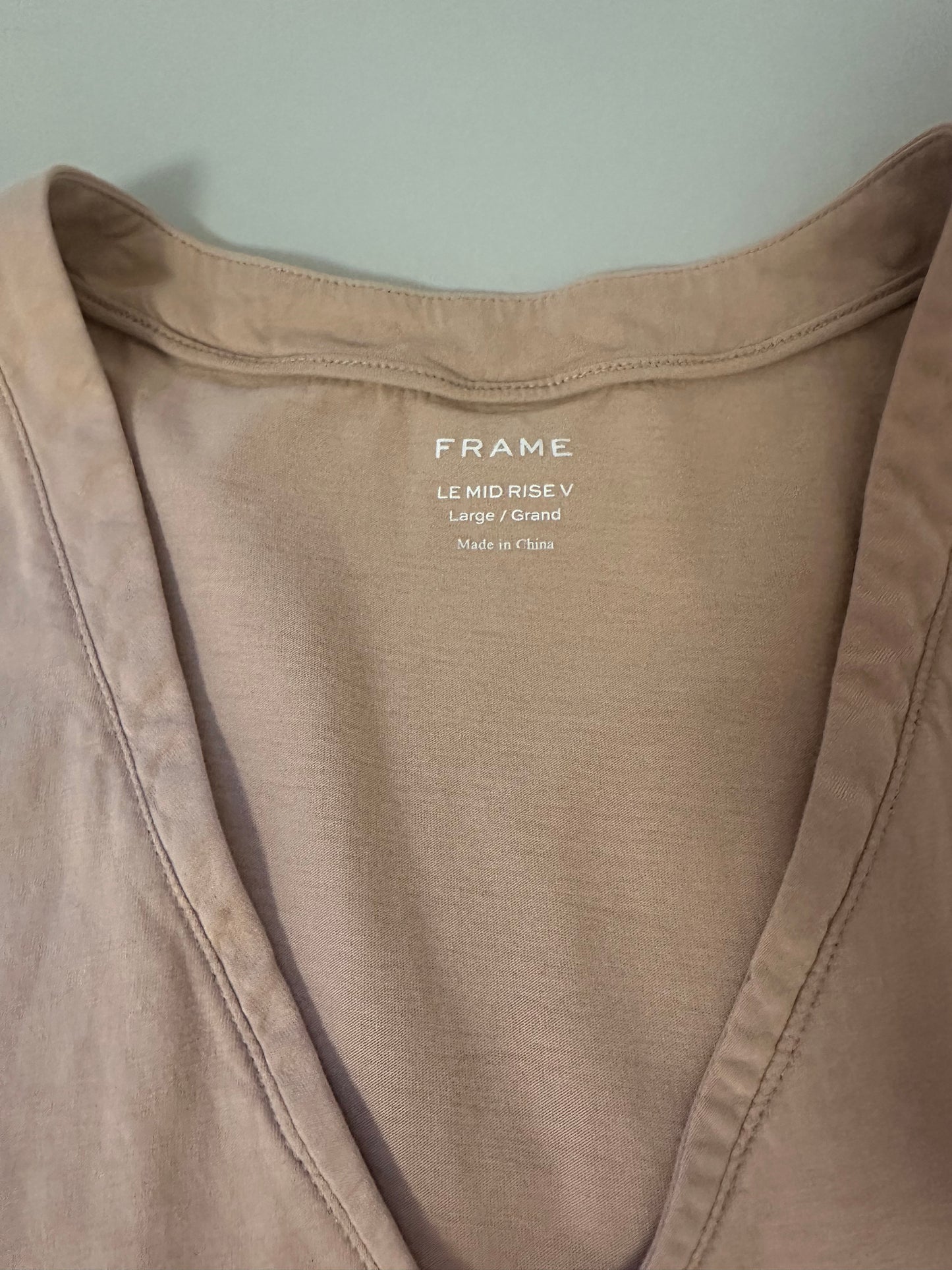 Frame Denim Le Mid Rise Tan V-Neck Short Sleeve Top | Size Large