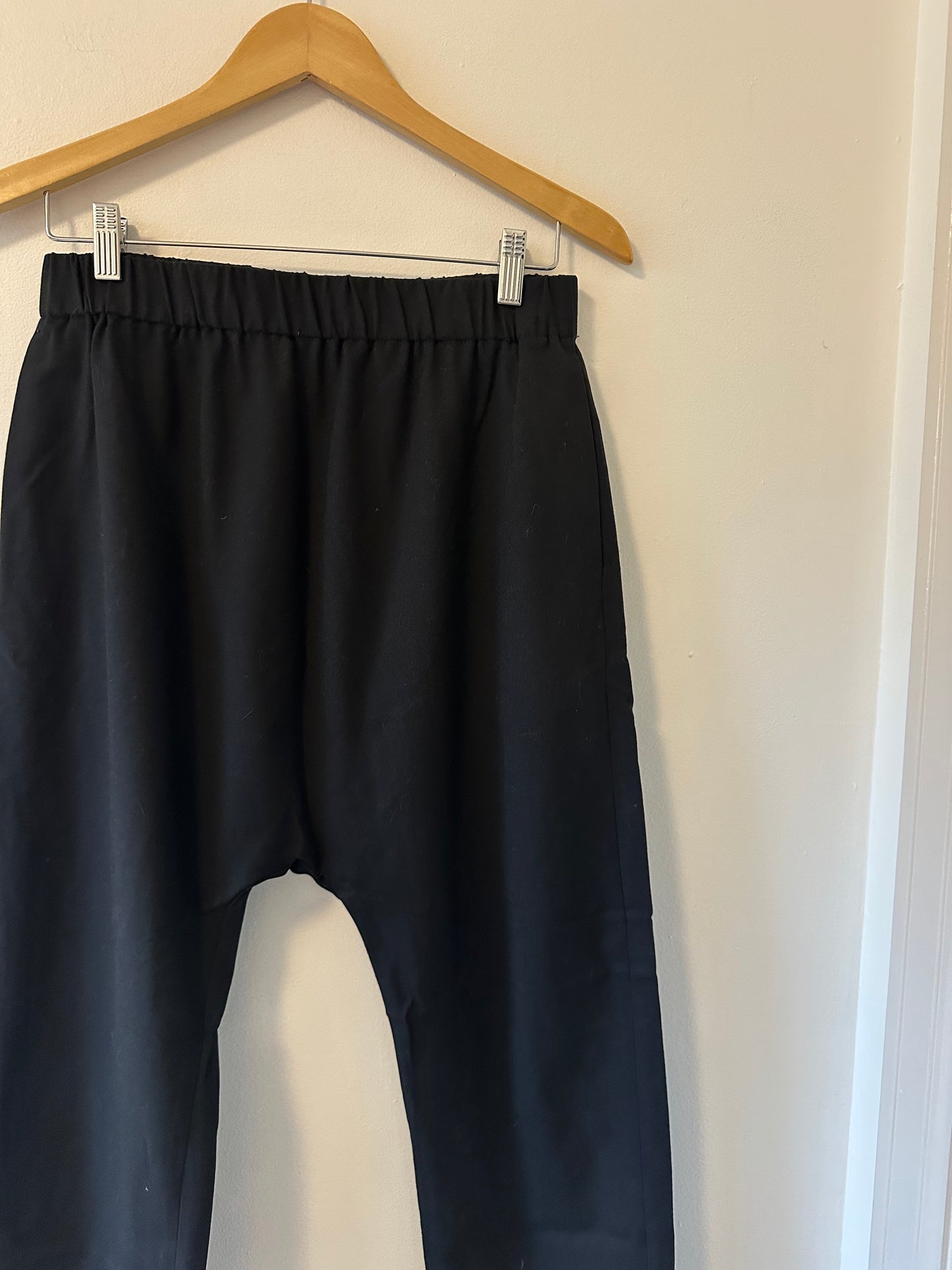 COS - Black The Drop Crotch Casual Trousers | Size Small