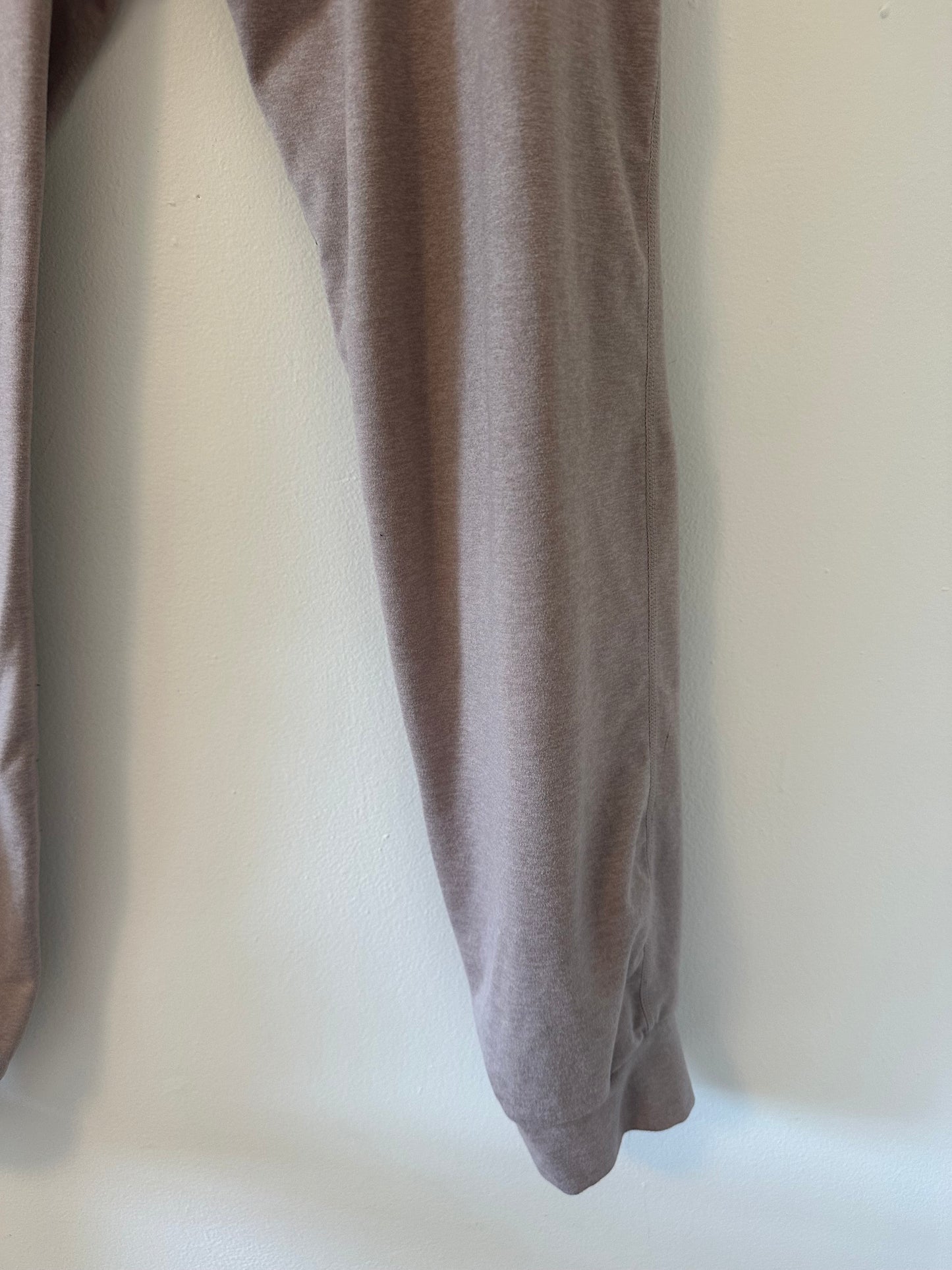 Vuori Light Pink Performance Joggers Size XL