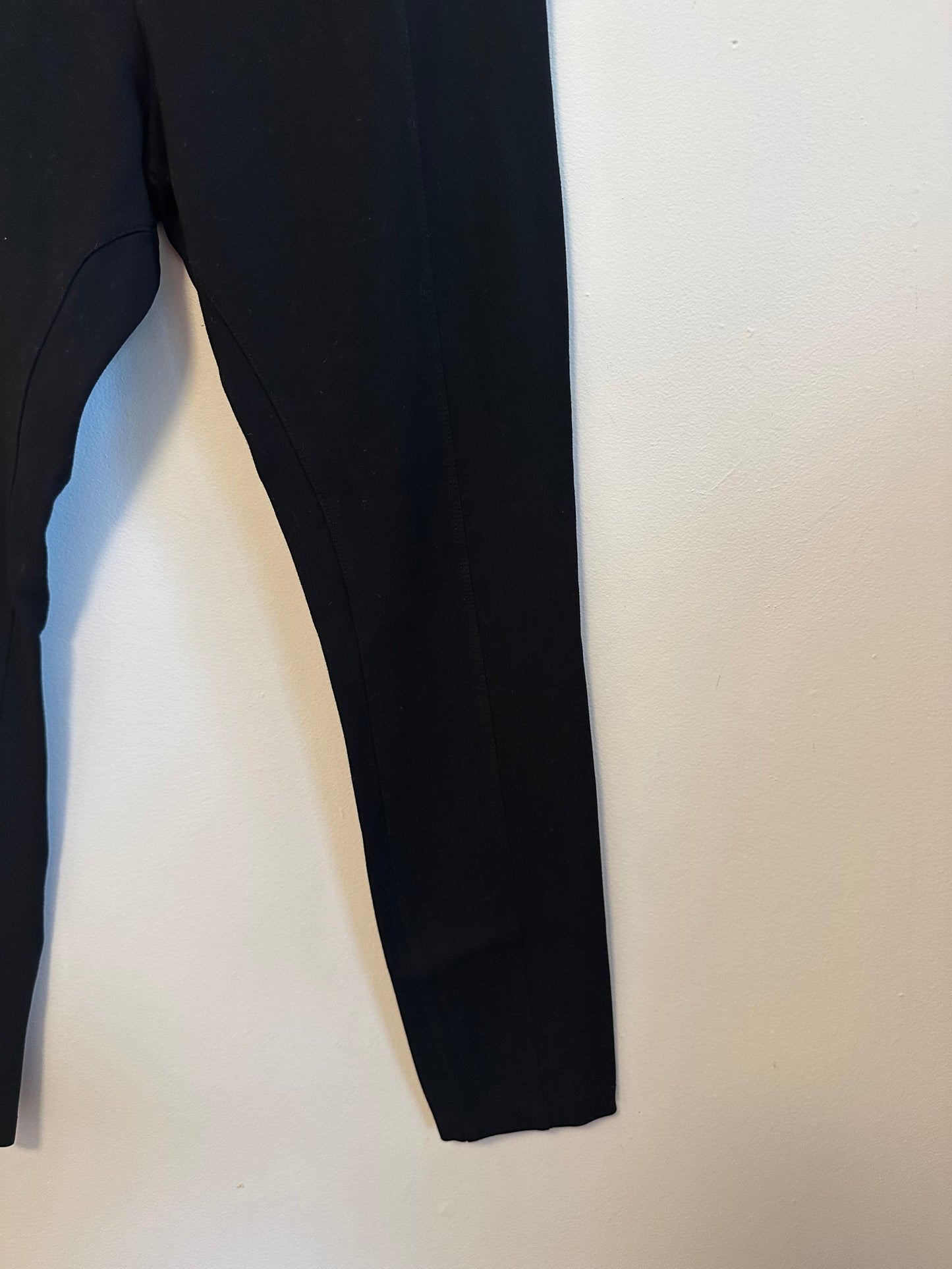 Lyssé Signature Center Seam Ponte Leggings in Black | Size Large