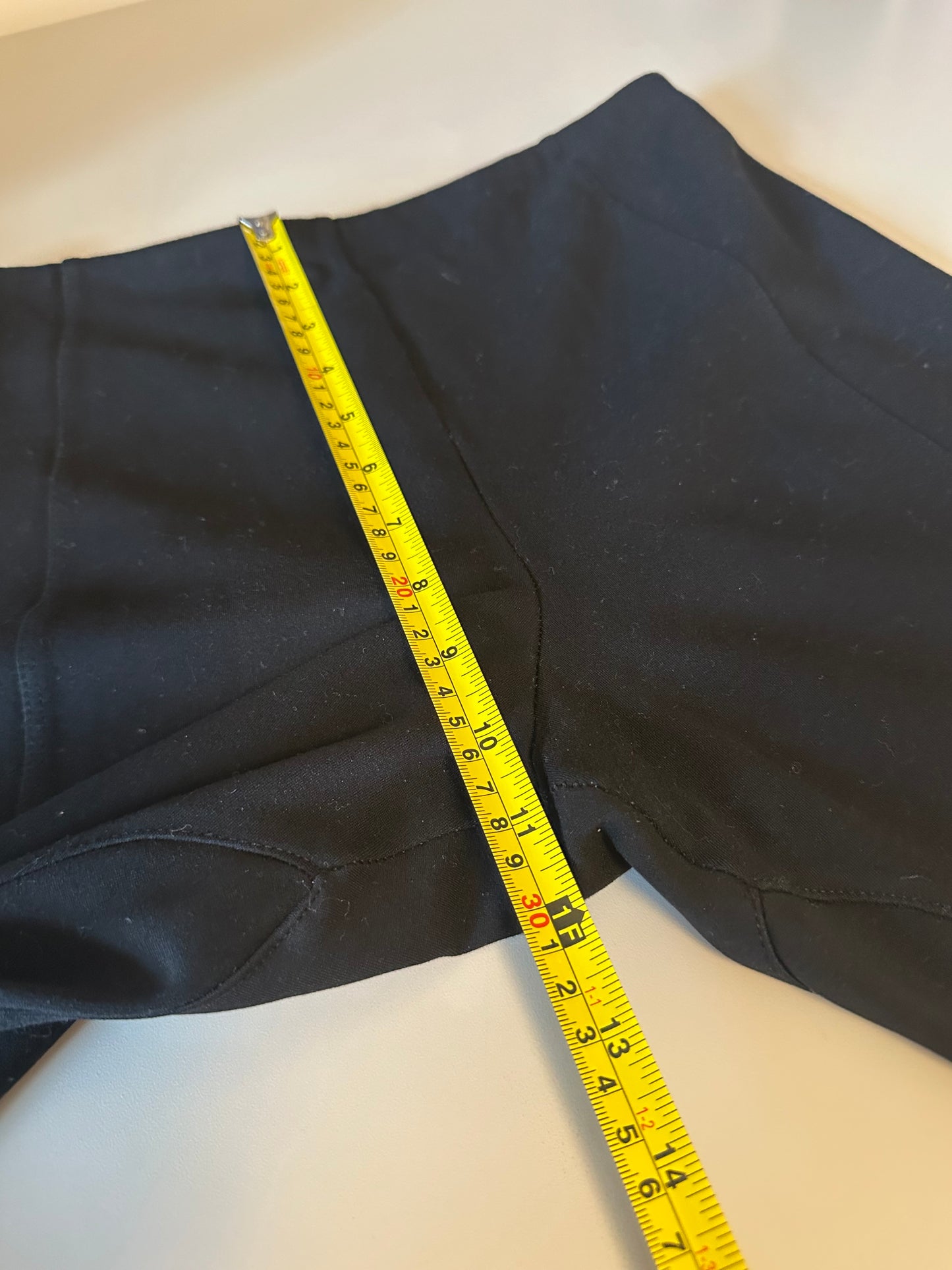 Lyssé Signature Center Seam Ponte Leggings in Black | Size Large
