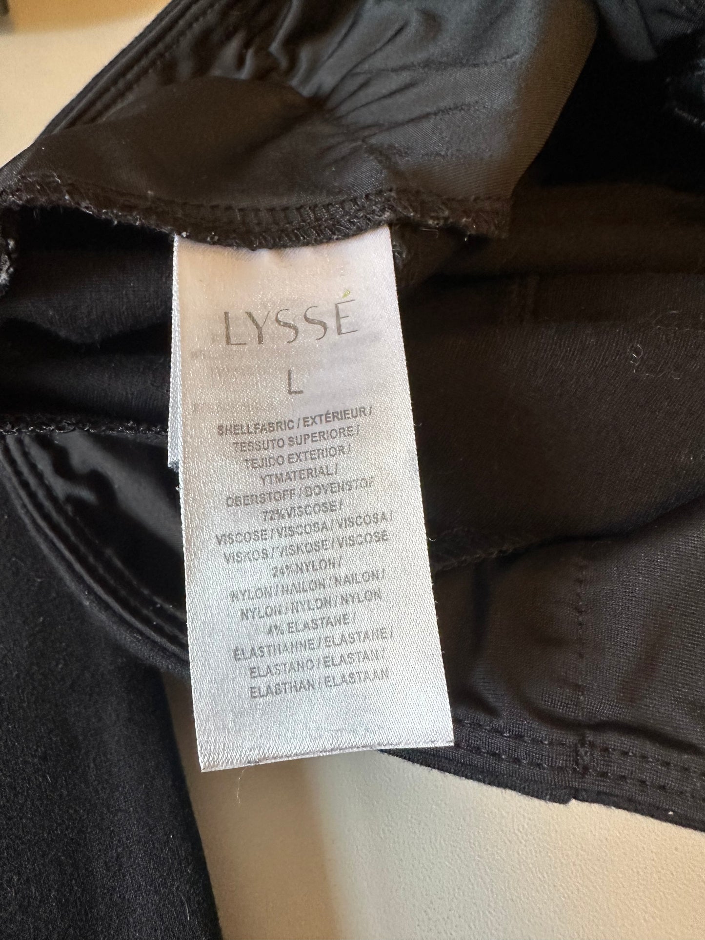 Lyssé Signature Center Seam Ponte Leggings in Black | Size Large
