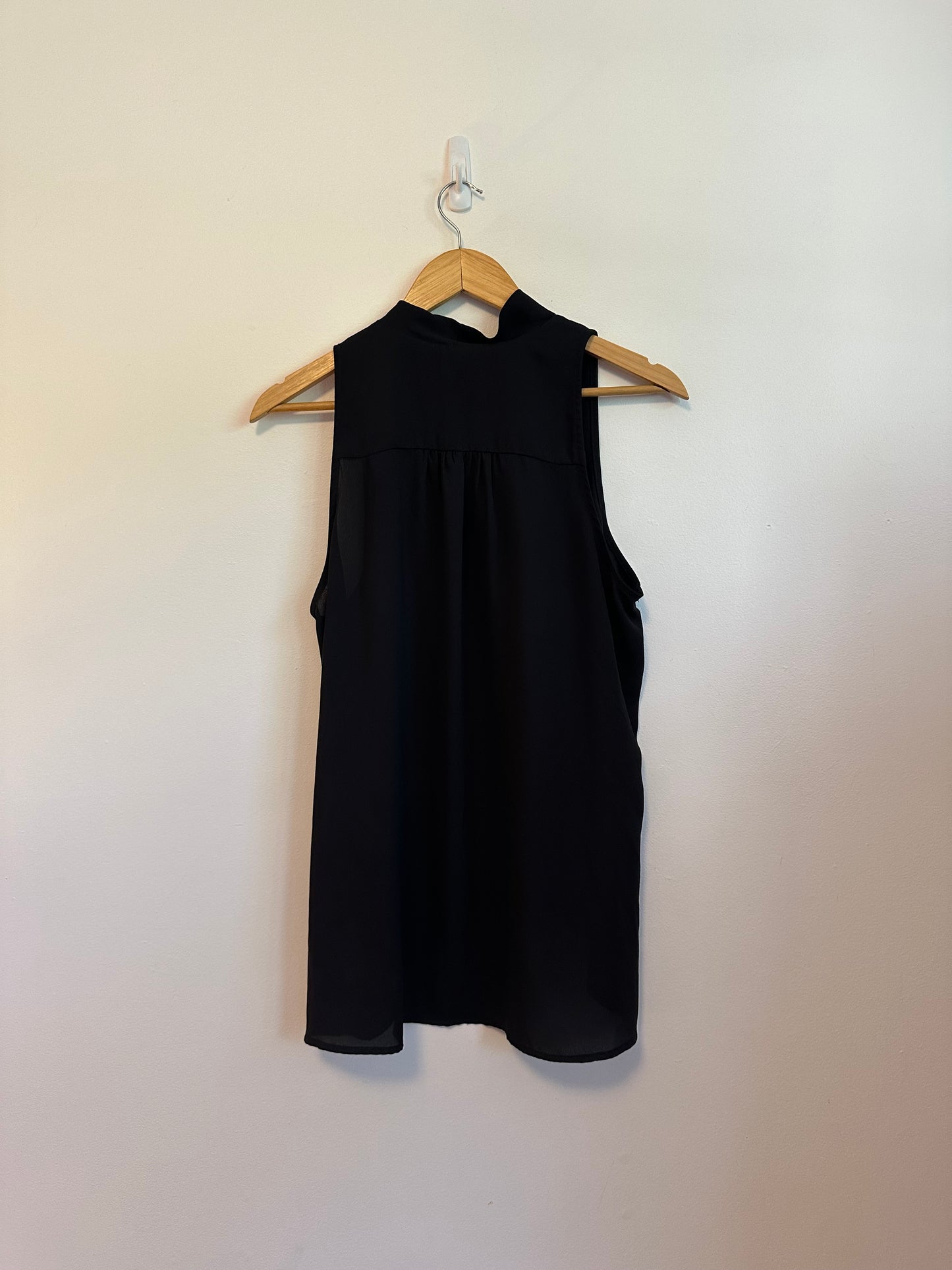 Fifteen Twenty Cross Neck Sleeveless Blouse in Black | Size Large