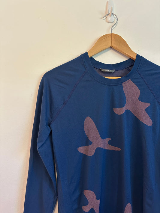 Oiselle Flyout Long Sleeve Running Top in Navy Blue Bird Print | Size Medium