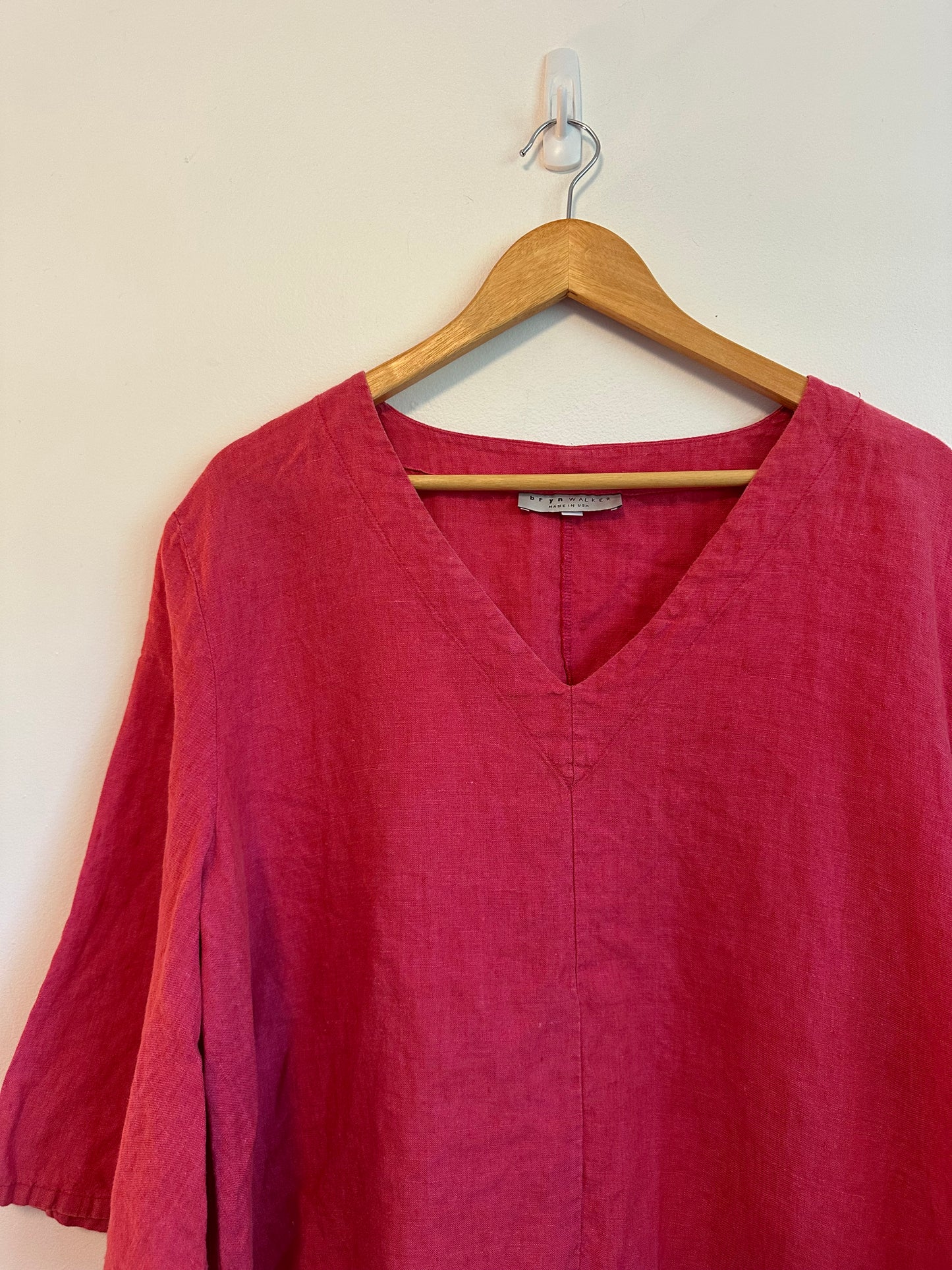 Bryn Walker Linen V-Neck Relaxed Fit Shirt in Fuchsia Pink | Size Medium