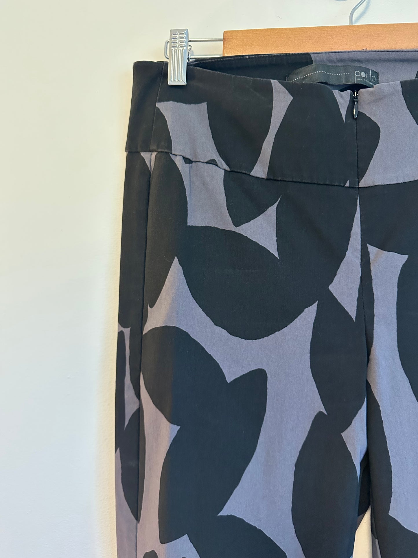 Porto Abstract Petal Leaf Slim Pants | Size 3 (Large)