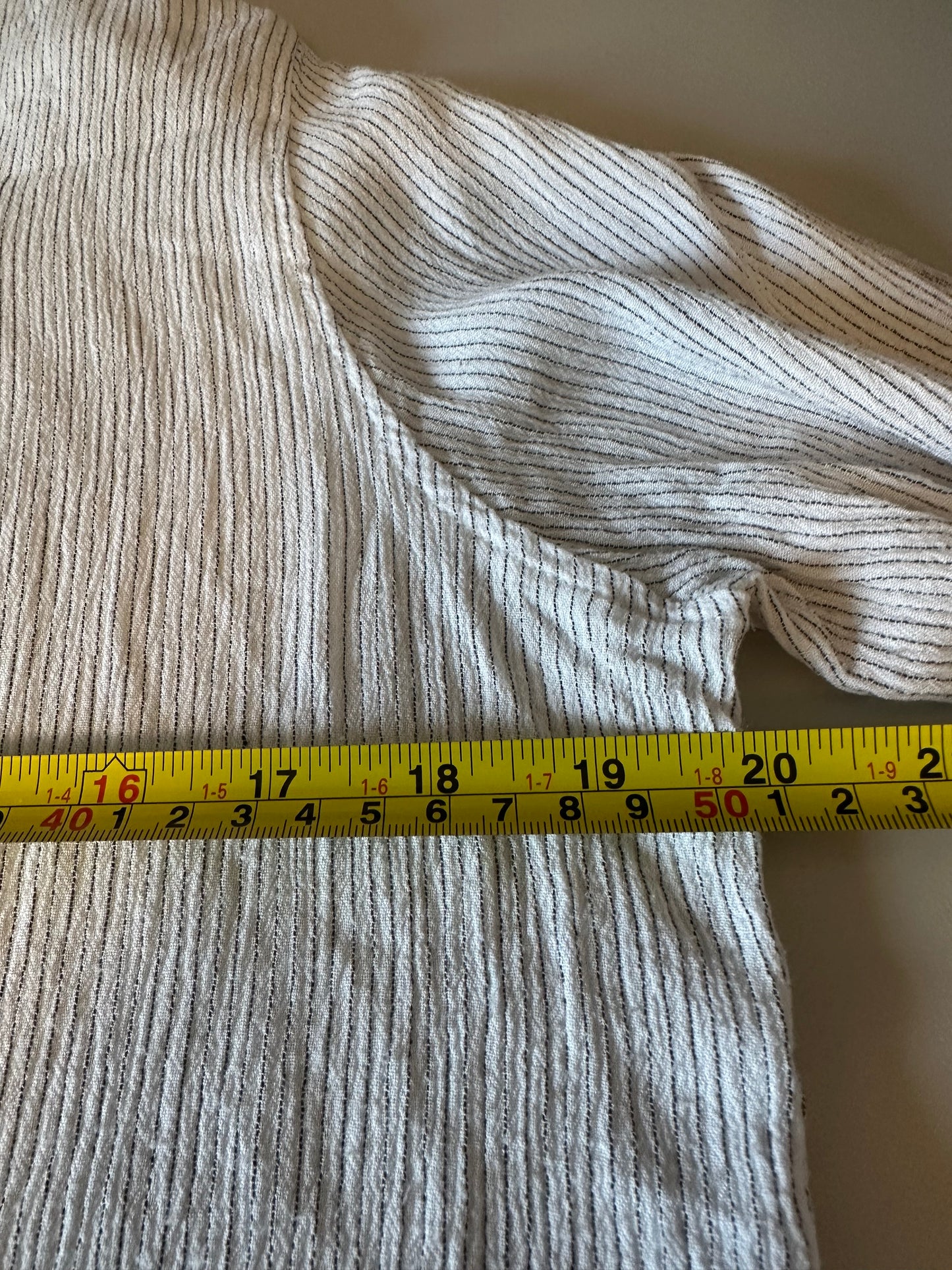 Rails Lightweight Button Front Shirt in Gray and White Stripes | Size Large