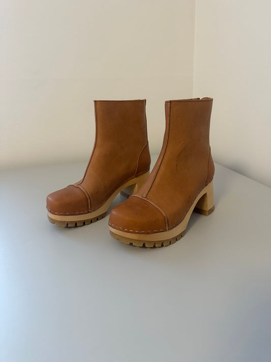 Swedish Hasbeens Stitchy Boots in Light Brown | Size 36