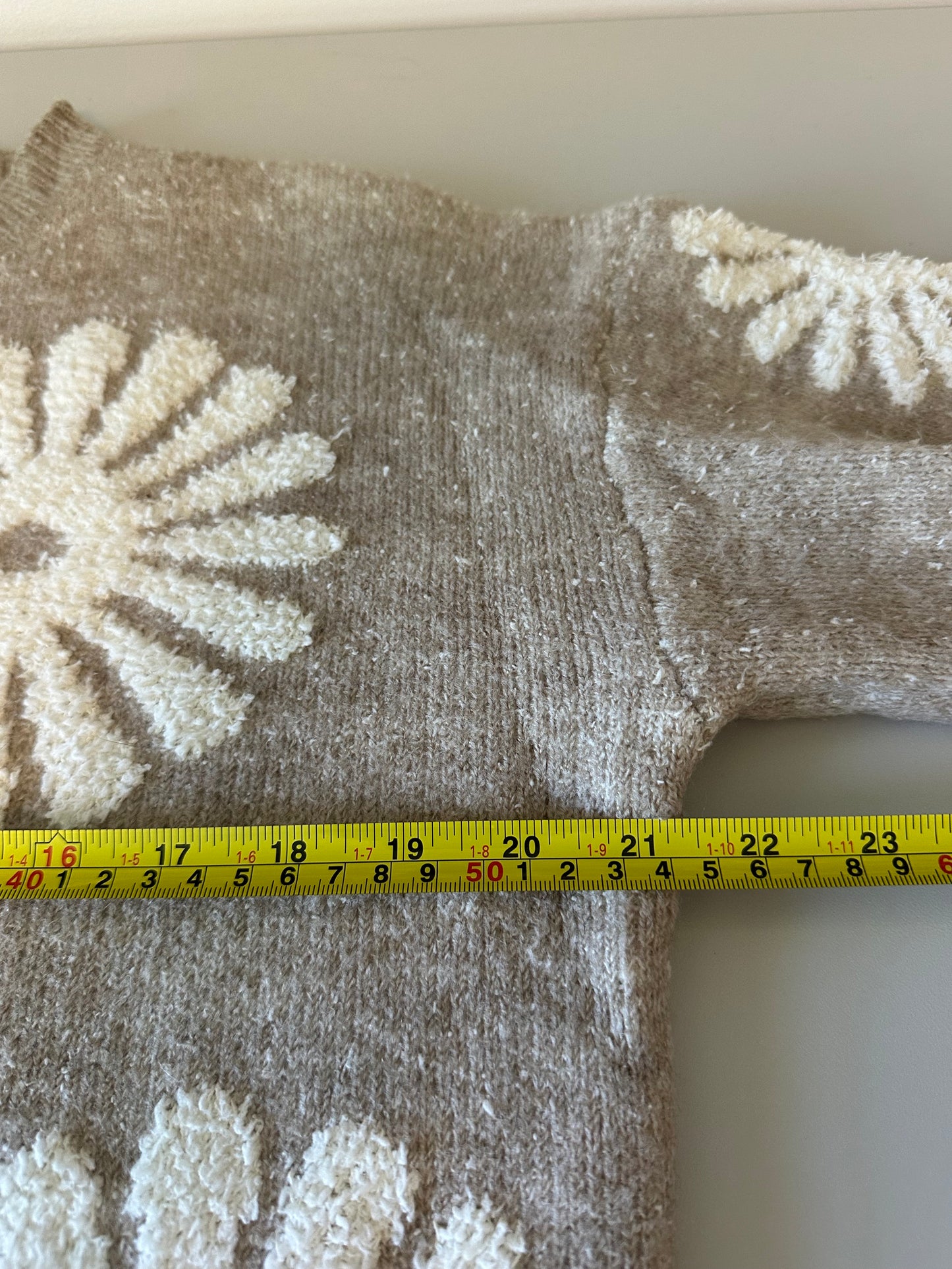 &merci Tan Round Flower Pullover Sweater | Size Small