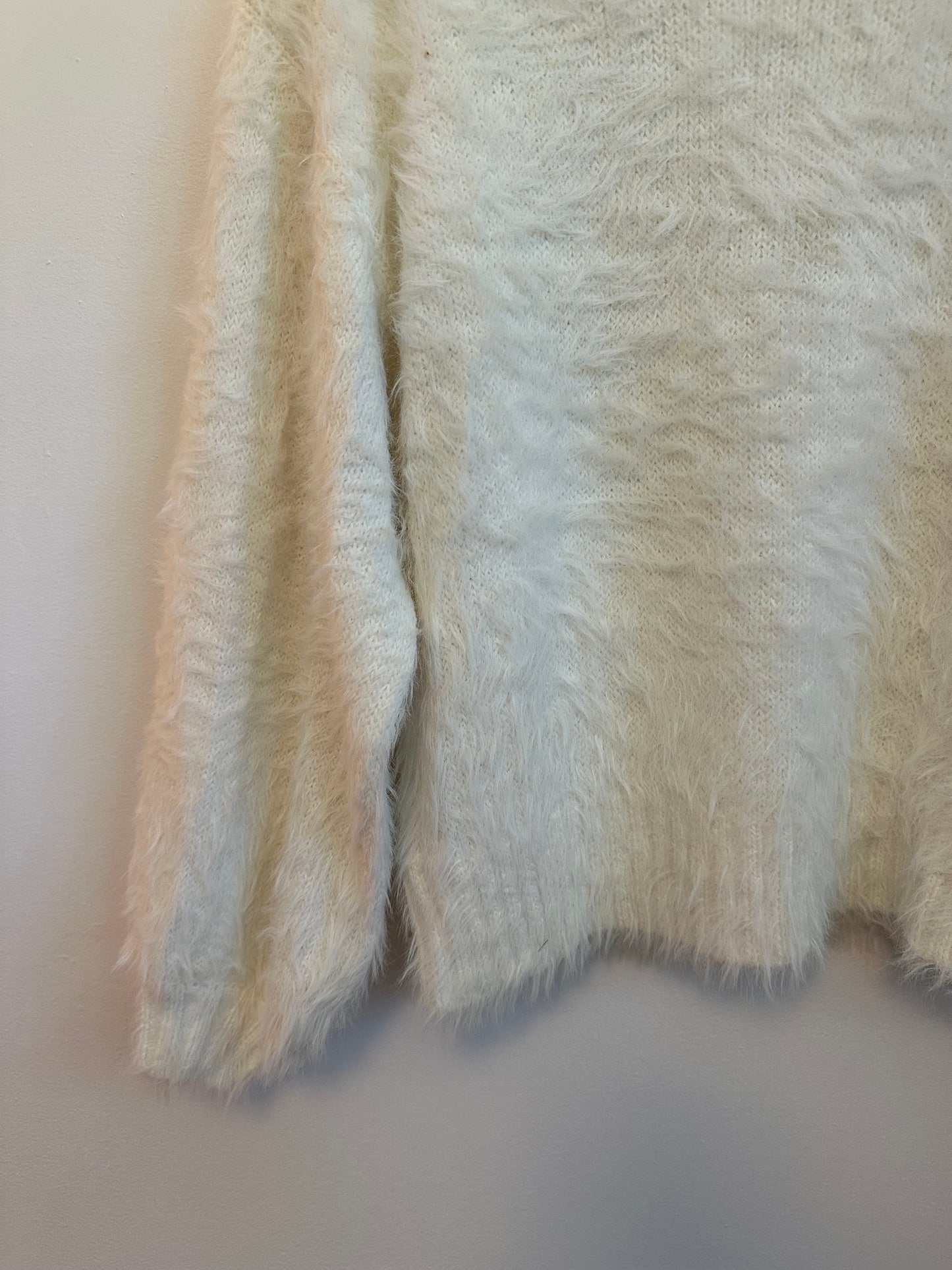 Elan Cream Fuzzy Crewneck Sweater | Size Small