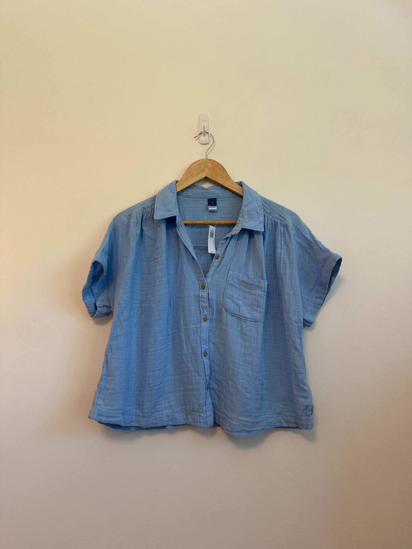 NWT Old Navy Cotton Gauze Short Sleeve Button Down Light Blue Shirt | Size Small