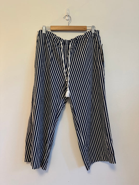 NWT Lauren Ralph Lauren Petite Navy and White Striped Pants | Size Large