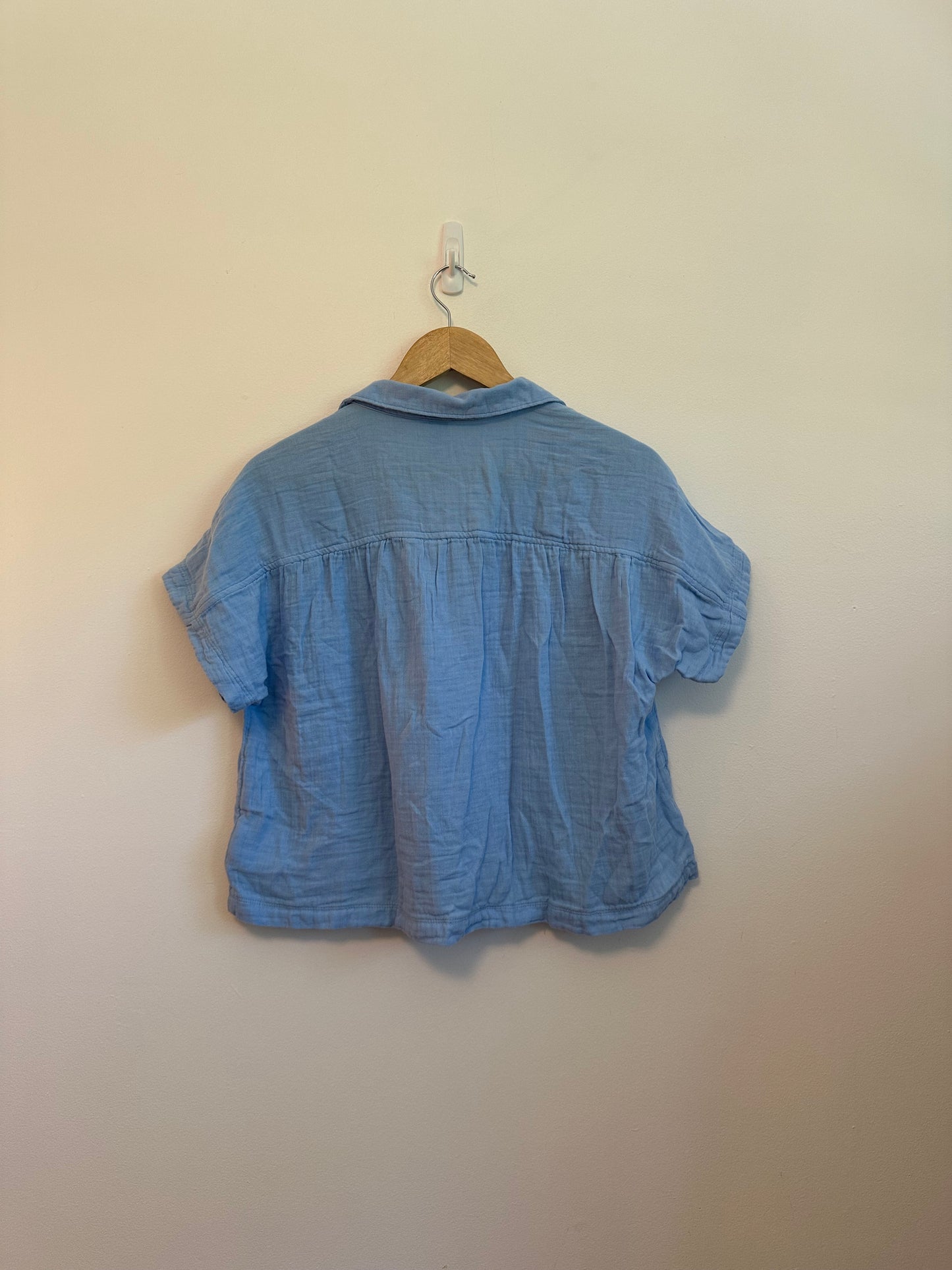 NWT Old Navy Cotton Gauze Short Sleeve Button Down Light Blue Shirt | Size Small