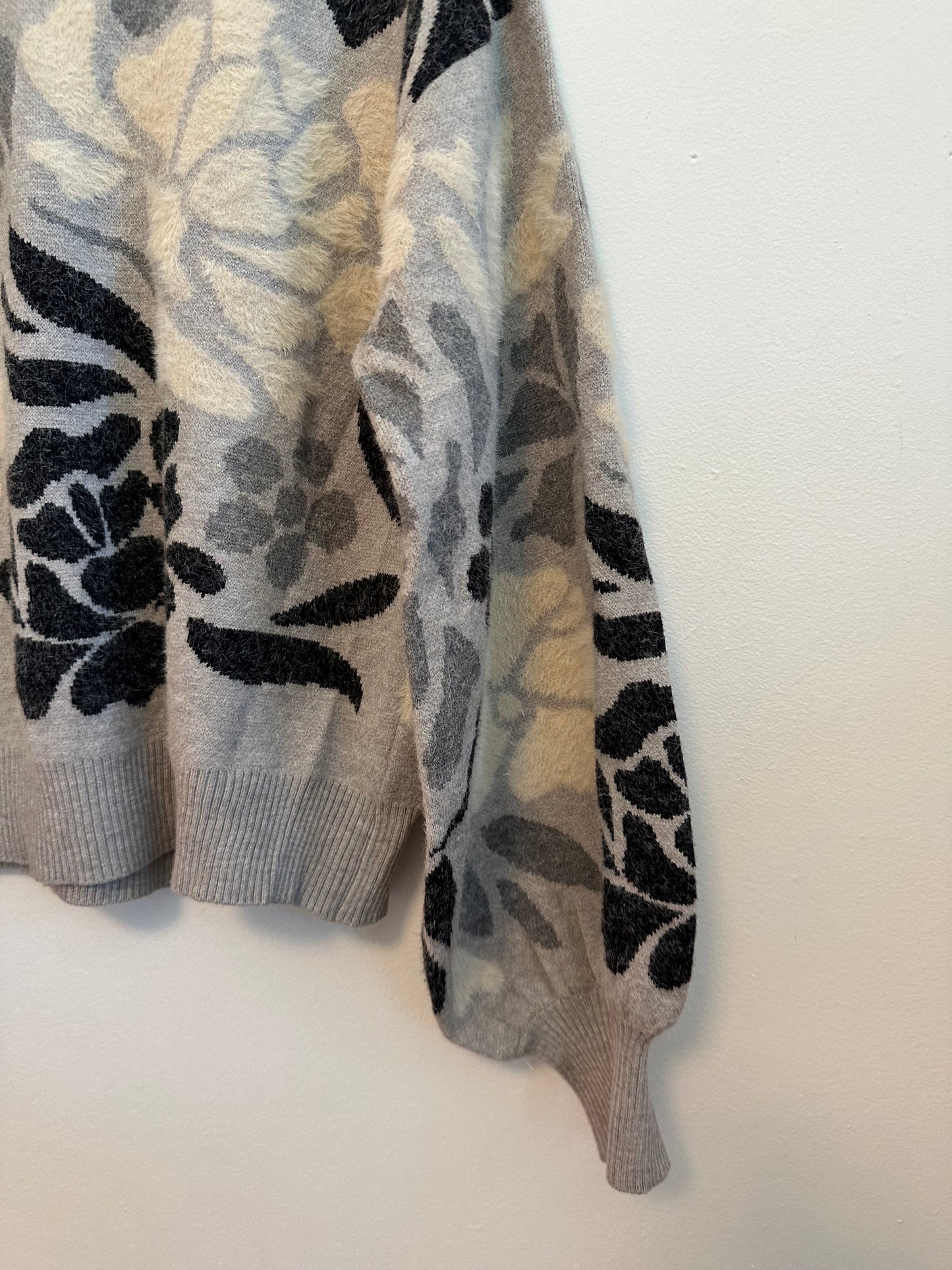 Truth by Republic Gray Floral Jacquard Mock Neck Pullover Sweater | Size Medium