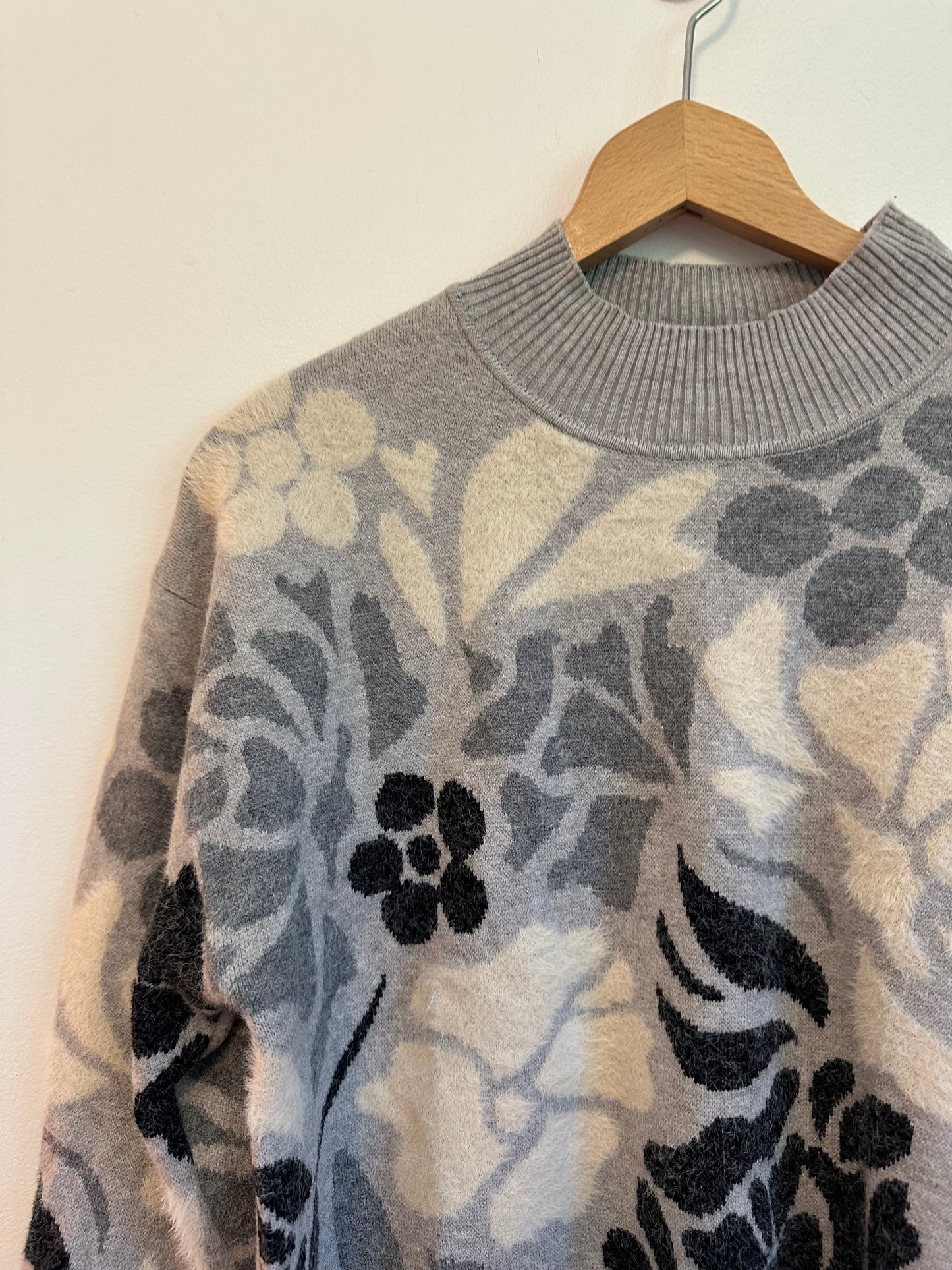 Truth by Republic Gray Floral Jacquard Mock Neck Pullover Sweater | Size Medium