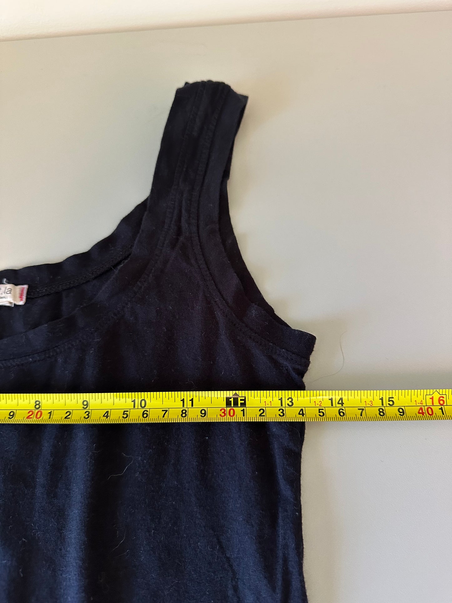 T.la Black Scoop Neck Tank Top | Size Small