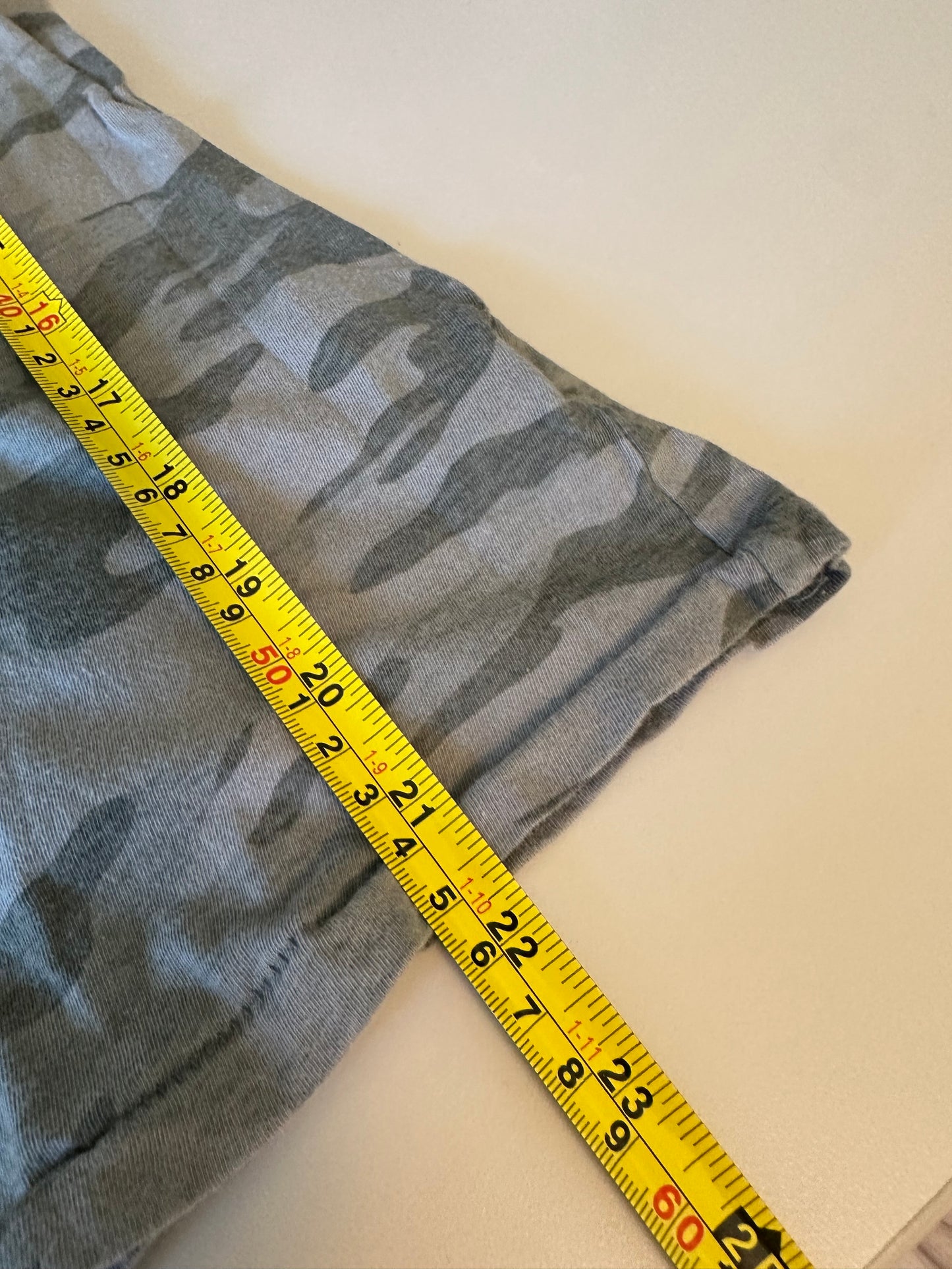 Universal Thread Camo Green Short Sleeve V-Neck Cotton T-Shirt | Size Small