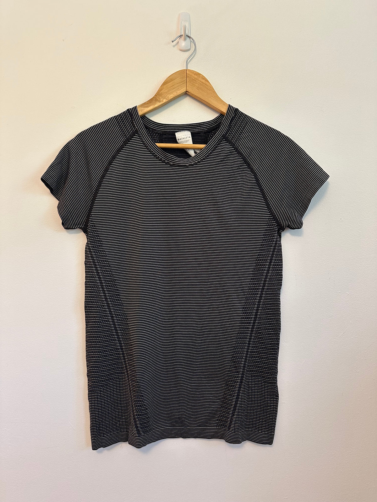 Athleta Momentum Seamless Short Sleeve Striped Running Top | Size Medium