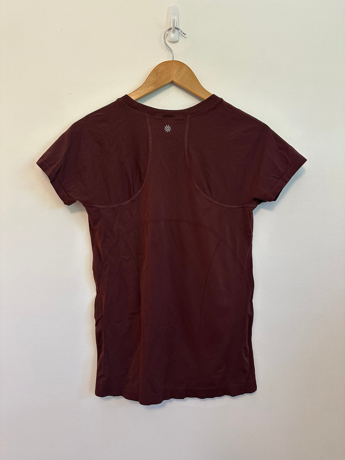 Athleta Momentum Short Sleeve Seamless Athletic Top in Burgundy | Size Medium