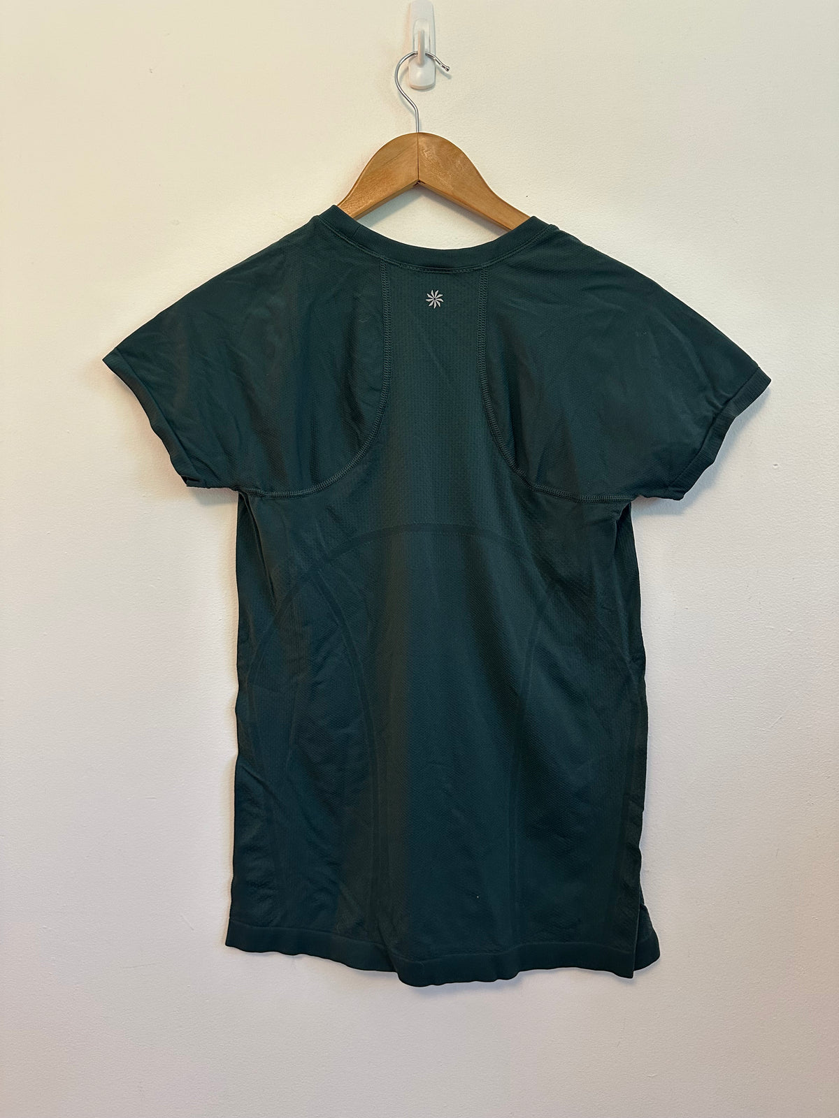 Athleta Momentum Seamless Short Sleeve Tee in Forest Green | Size Medium