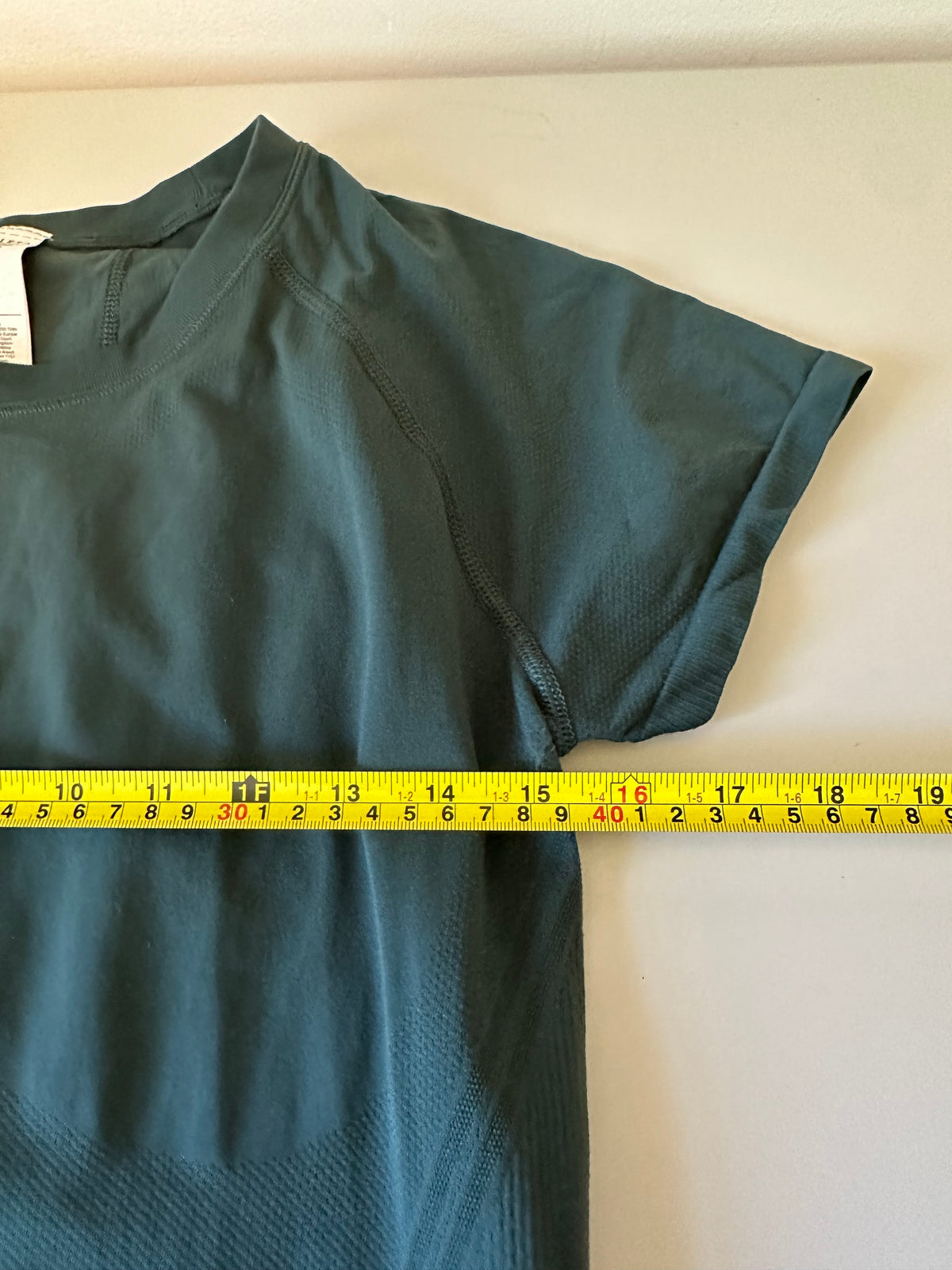 Athleta Momentum Seamless Short Sleeve Tee in Forest Green | Size Medium