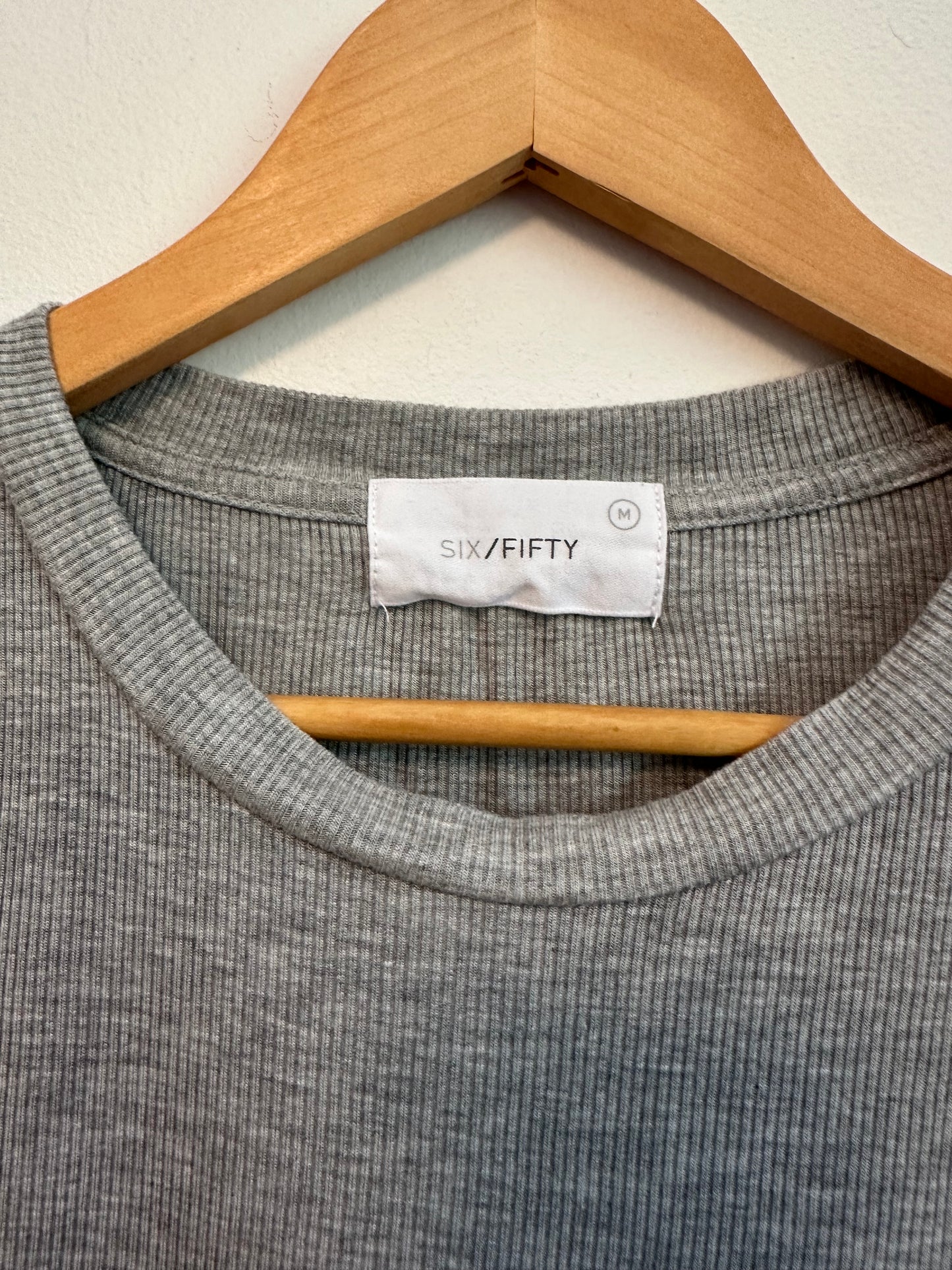 Six Fifty Gray Ribbed Short Sleeve Crewneck T-Shirt | Size Medium