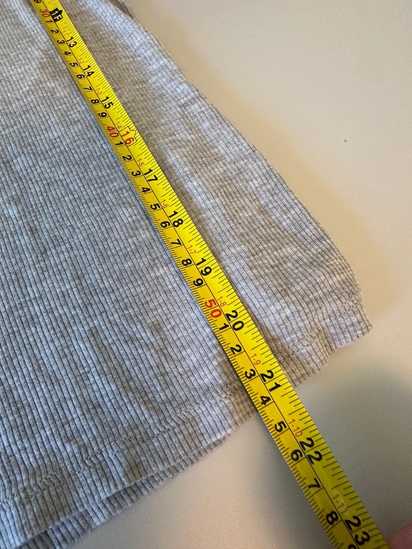 Six Fifty Gray Ribbed Short Sleeve Crewneck T-Shirt | Size Medium