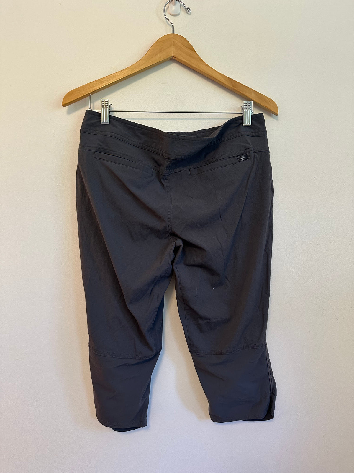Prana Halle Capri Hiking Pants in Charcoal Gray | Size 8