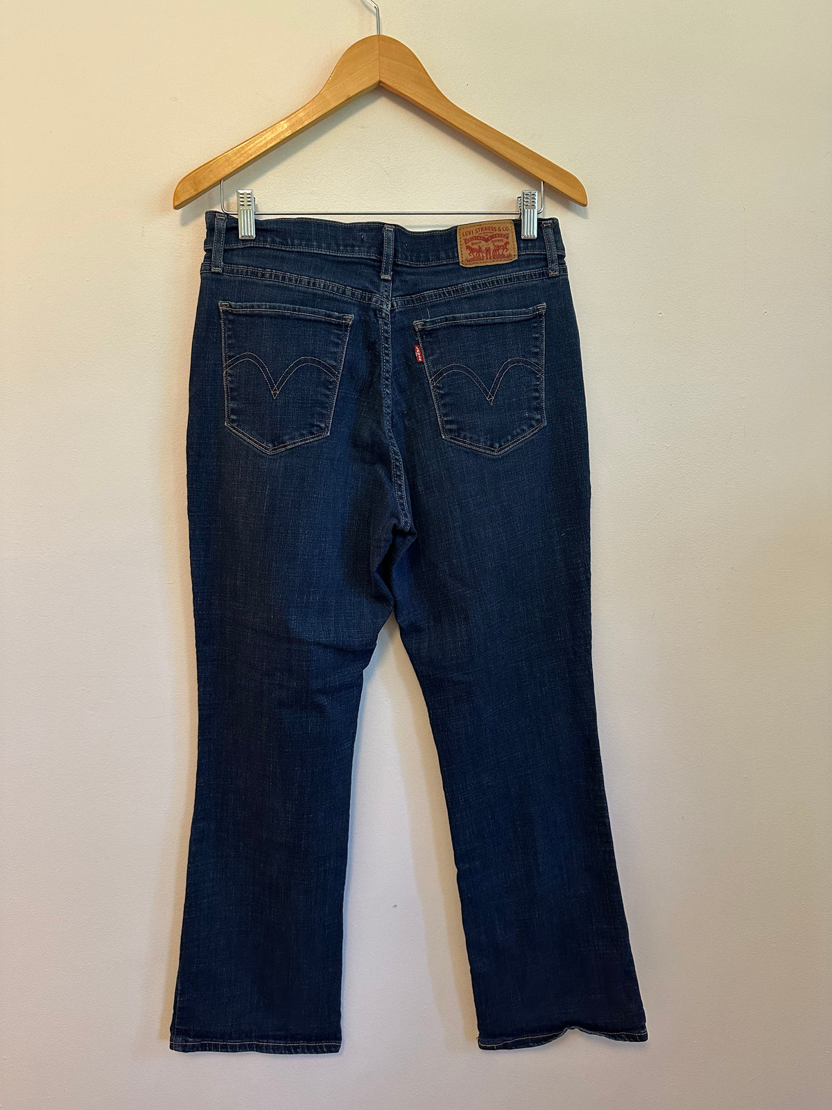 Levis Classic Bootcut Jeans in Dark Wash Blue | Size 30