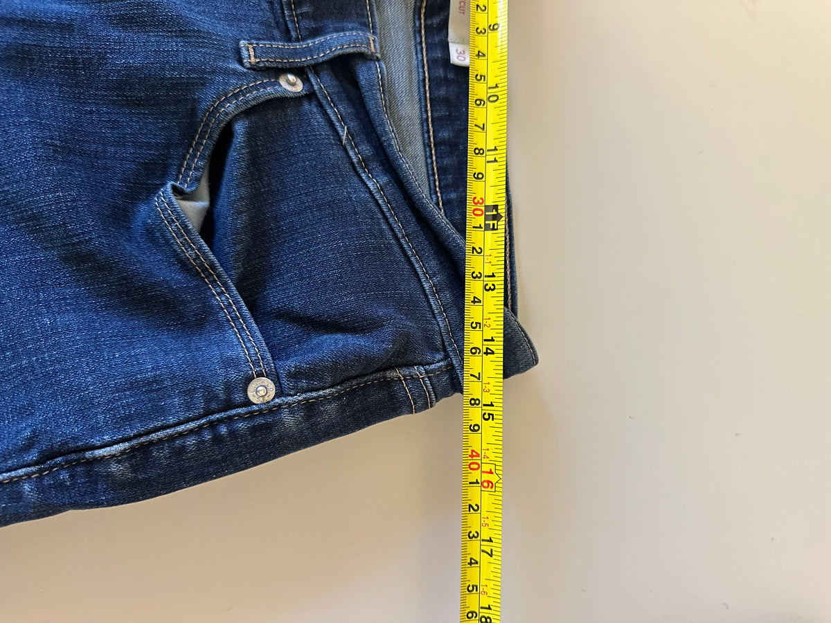 Levis Classic Bootcut Jeans in Dark Wash Blue | Size 30