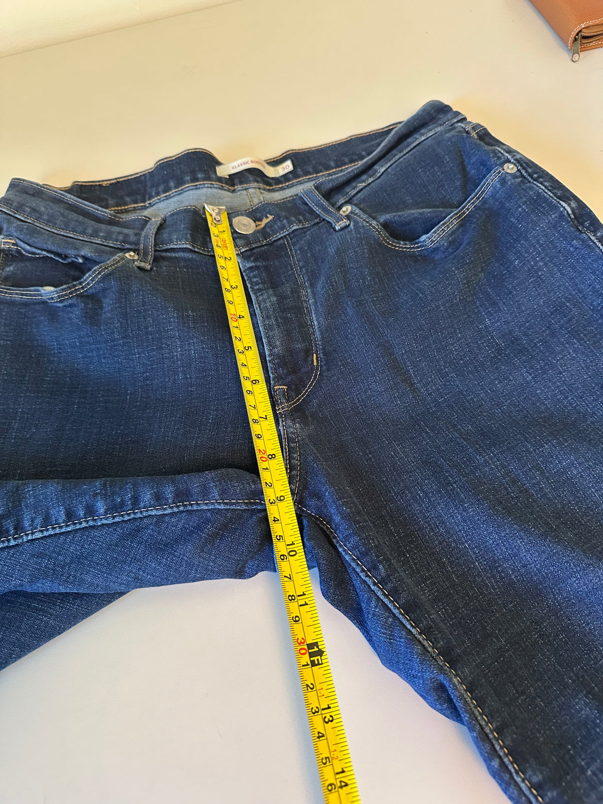 Levis Classic Bootcut Jeans in Dark Wash Blue | Size 30
