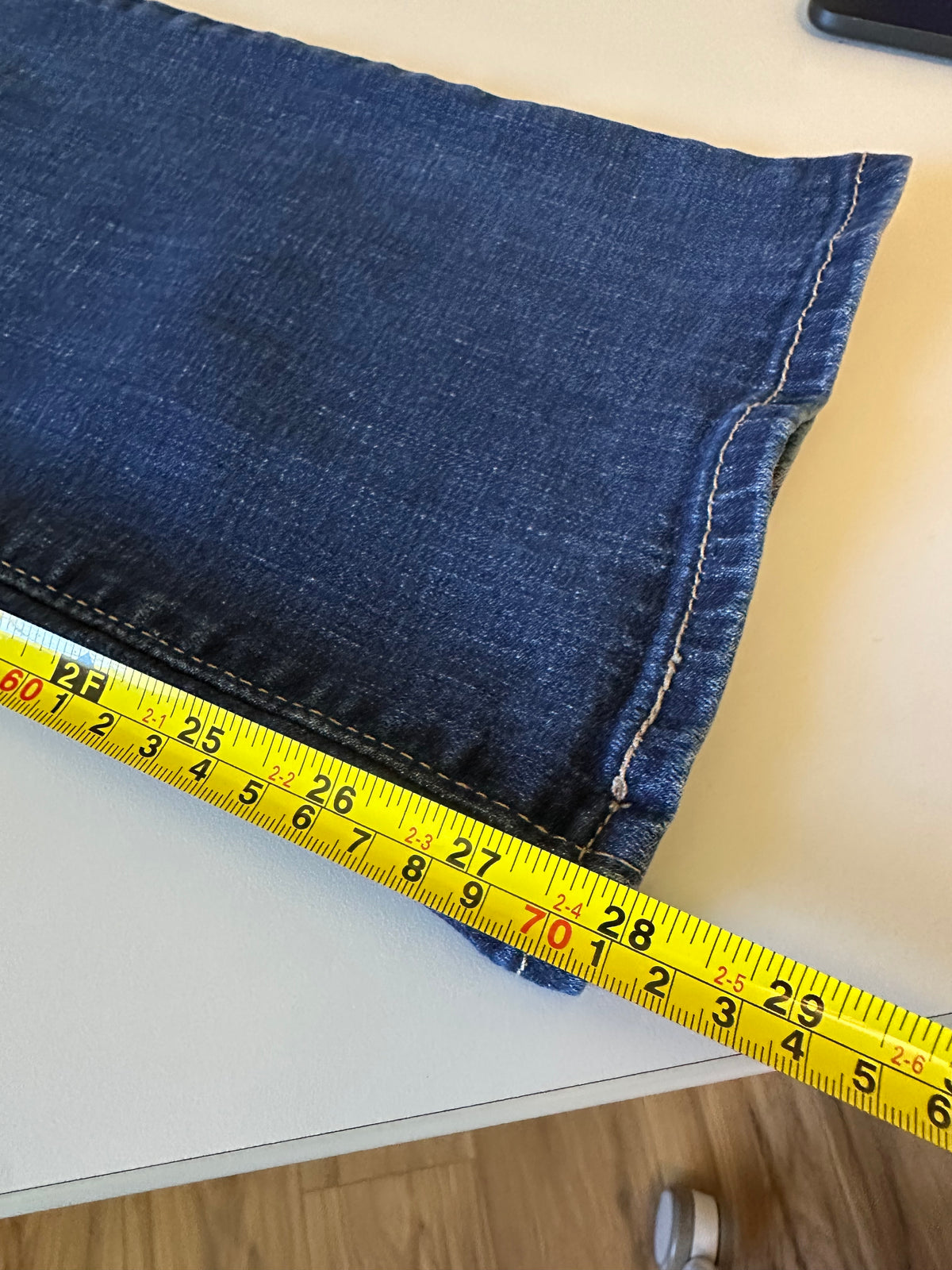 Levis Classic Bootcut Jeans in Dark Wash Blue | Size 30