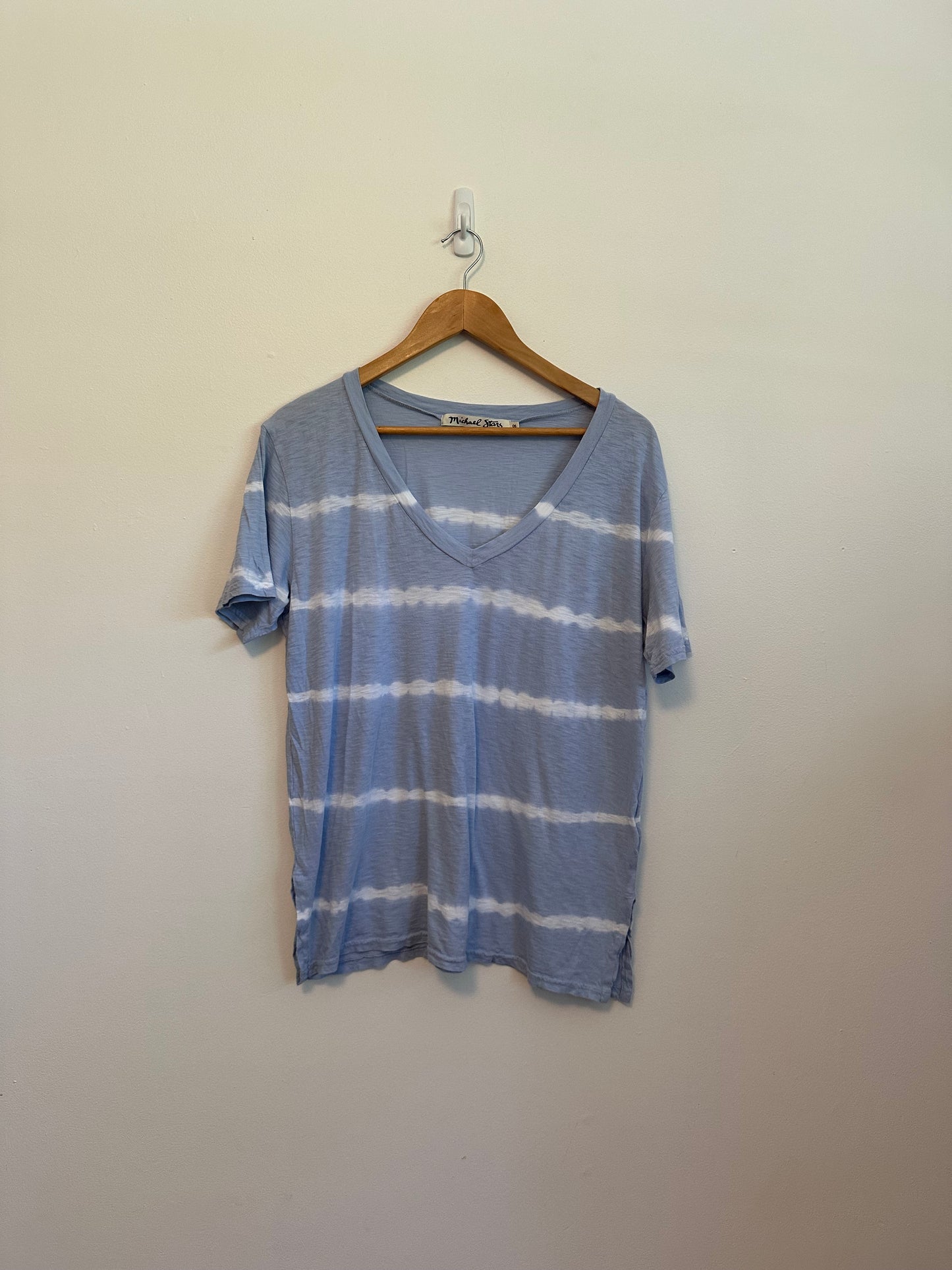 Michael Stars Tie Dye Blue and White Stripe V-Neck Short Sleeve T-Shirt