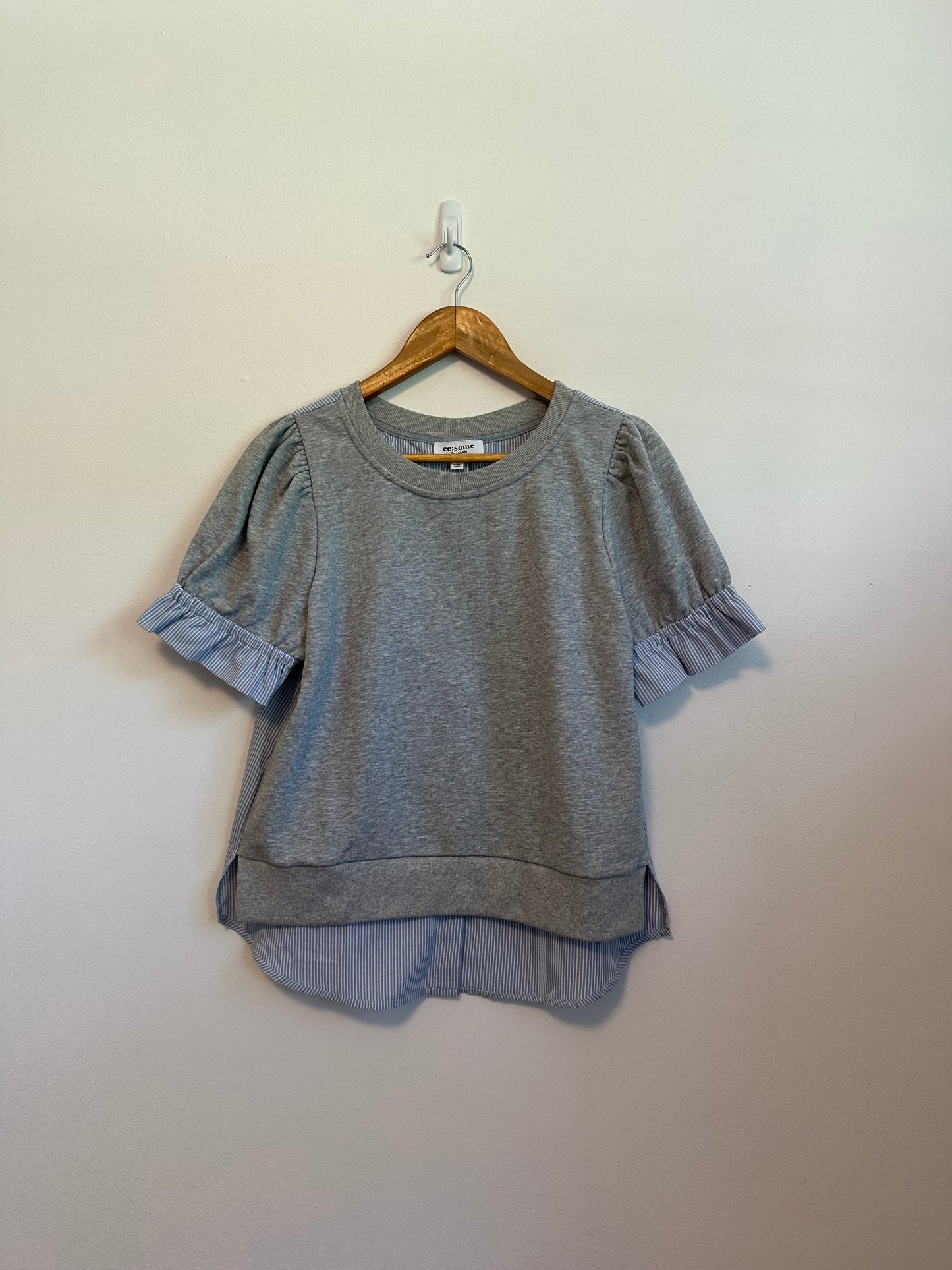 ee:some Mixed Media Puff Sleeve Button Back Top in Grey Blue Striped | Size Medium