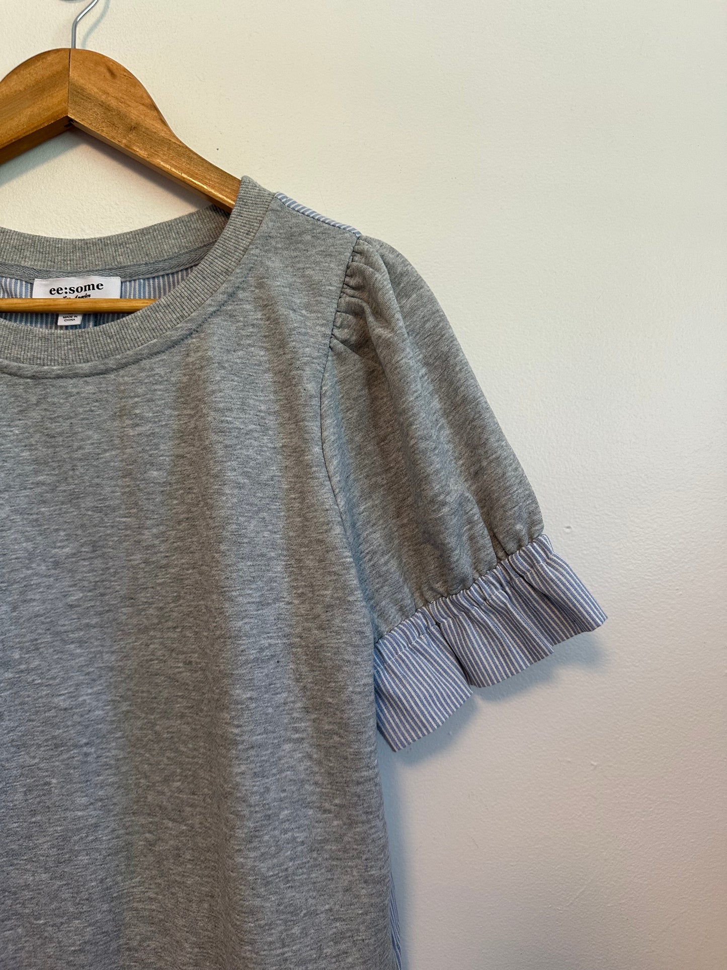 ee:some Mixed Media Puff Sleeve Button Back Top in Grey Blue Striped | Size Medium