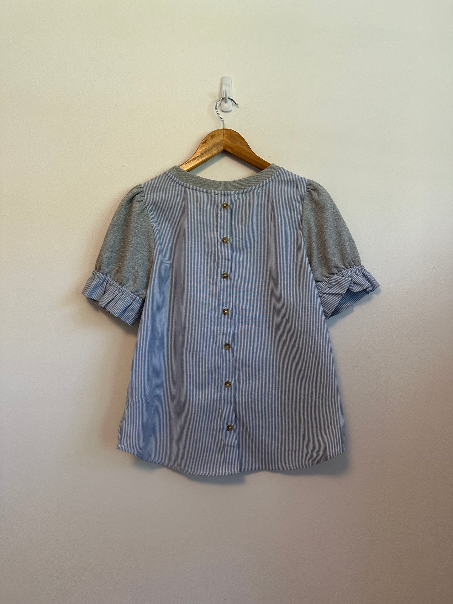 ee:some Mixed Media Puff Sleeve Button Back Top in Grey Blue Striped | Size Medium