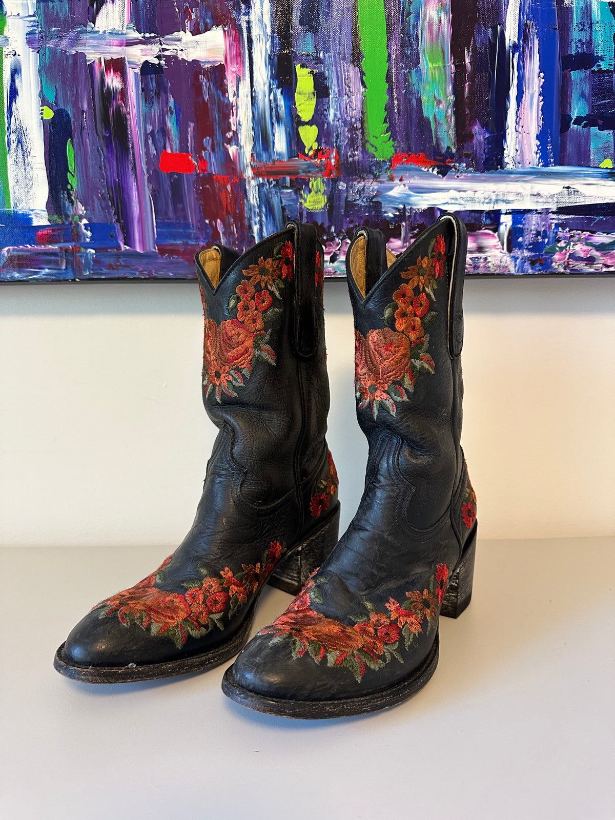 Old Gringo Yippee Ki Yay Black Leather Floral Embroidered Cowboy Boots | Size 6